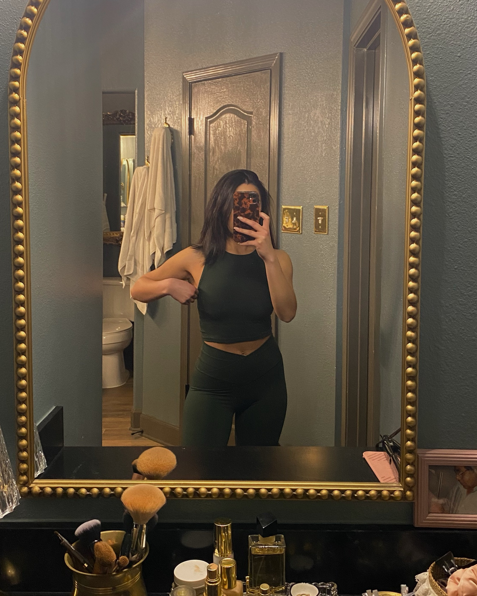 The fit I keep reaching for just dropped in price. Aerie is one of my top 2 workout brands. 
Timeless, comfy and flattering. It’s part of my everyday edit and now on sale.
#pricedrop #closetedit #TheUnbehagenEdit #workoutset #workouttop #quietluxurystyle

#LTKSaleAlert #LTKActive