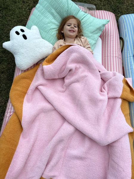 Cute, soft and cozy knit blanket from Shiraleah Chicago - perfect for holiday gifting 

#LTKHalloween #LTKGiftGuide #LTKHoliday