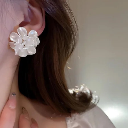 YIWUDICHENGWJ Beautiful White Pearl Flower Stud Earrings for Girls - Elegant Flower Wedding Jewelry for Women - Lovely Flower Earrings - Perfect Gifts | Walmart (US)