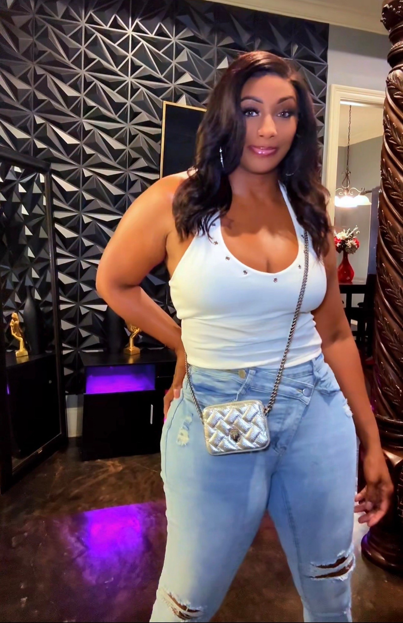 Casual chic outfit idea 🤍 White halter tank, distressed jeans, and a silver crossbody bag. Perfect for everyday style, weekend outfits, errands, lunch dates, and casual summer fashion
🤍💫✨

#LTKootd #LTKgrwm #LTKBeauty
