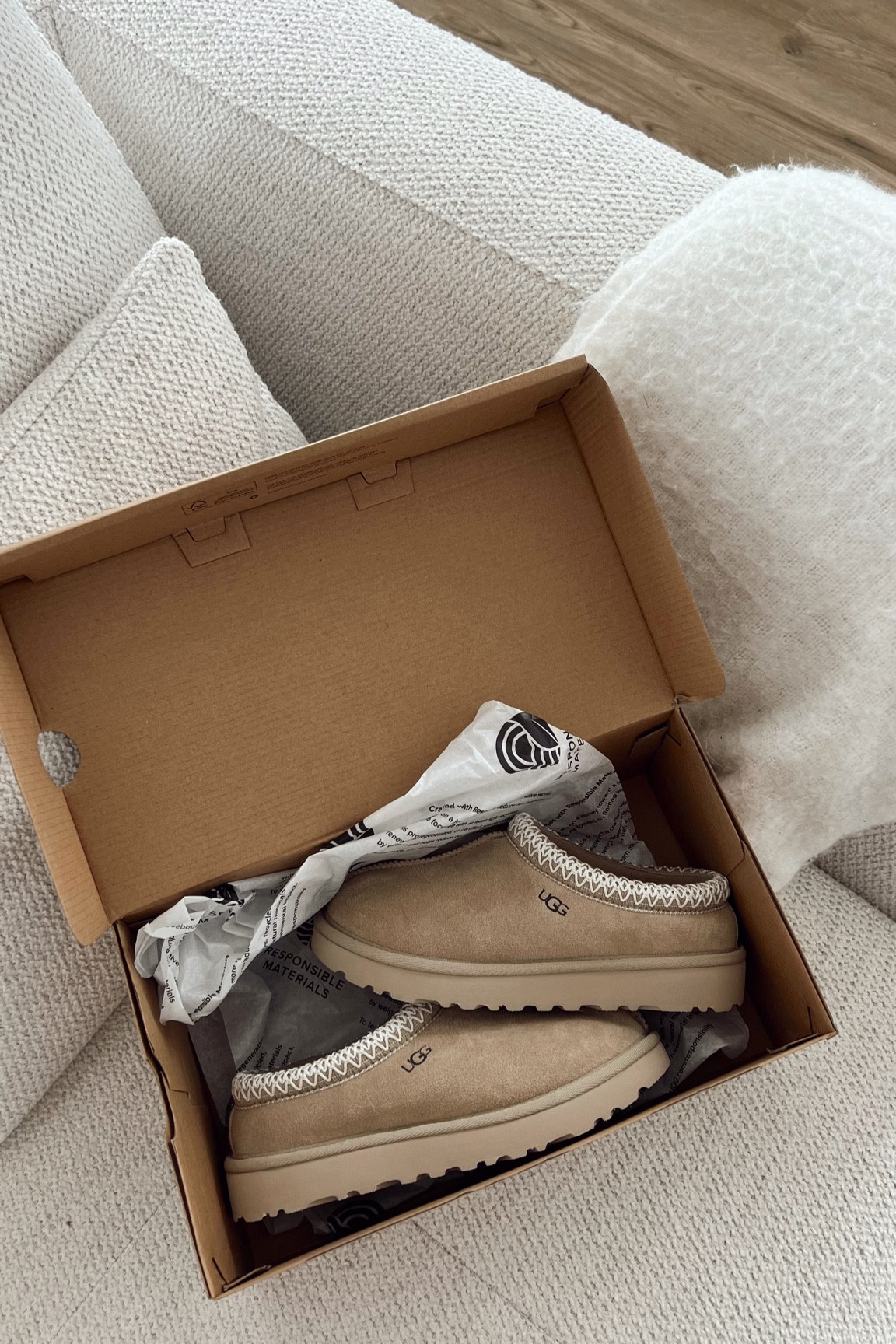 Ugg season 🩶

#LTKunder100 #LTKshoecrush #LTKstyletip