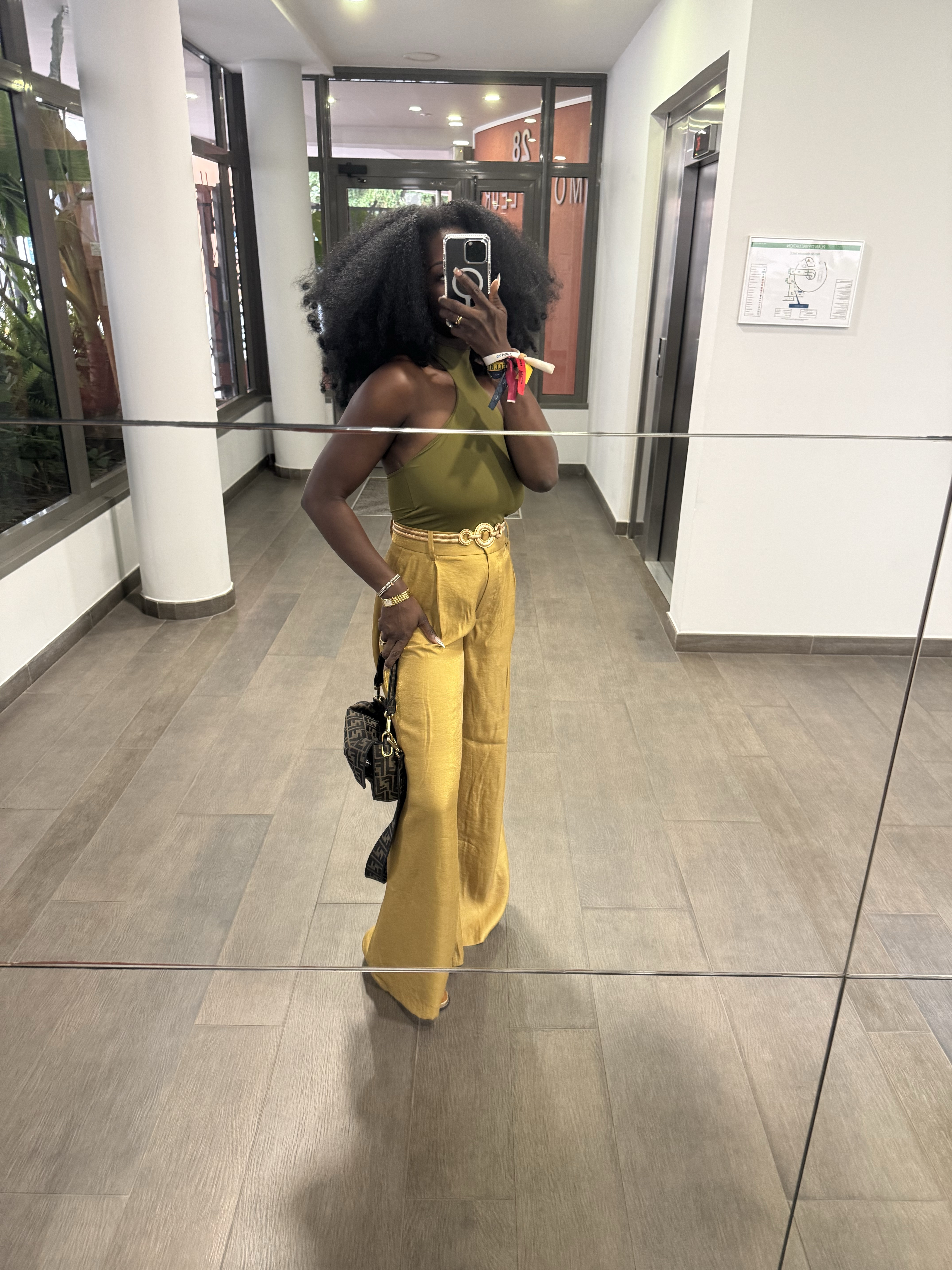 When the color palette says “fall,” but the weather says “still summer.” Wide-leg trousers, a sleek halter, and a little texture—easy, breezy, and a whole vibe. 

 

#LTKStyleTip #LTKTravel #LTKFamily