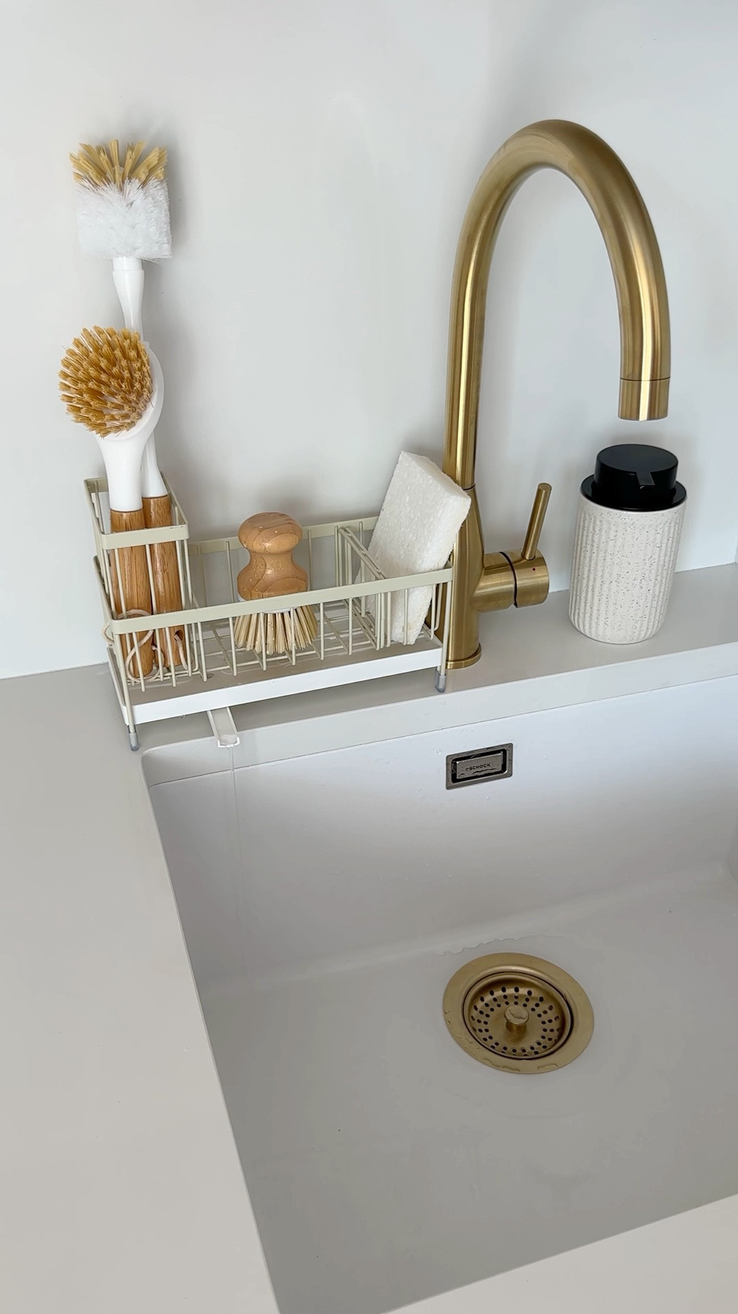 This kitchens sink caddy keeps your counter clear of water! and looks great too! 
amazon home find 

#LTKFindsUnder50 #LTKHome