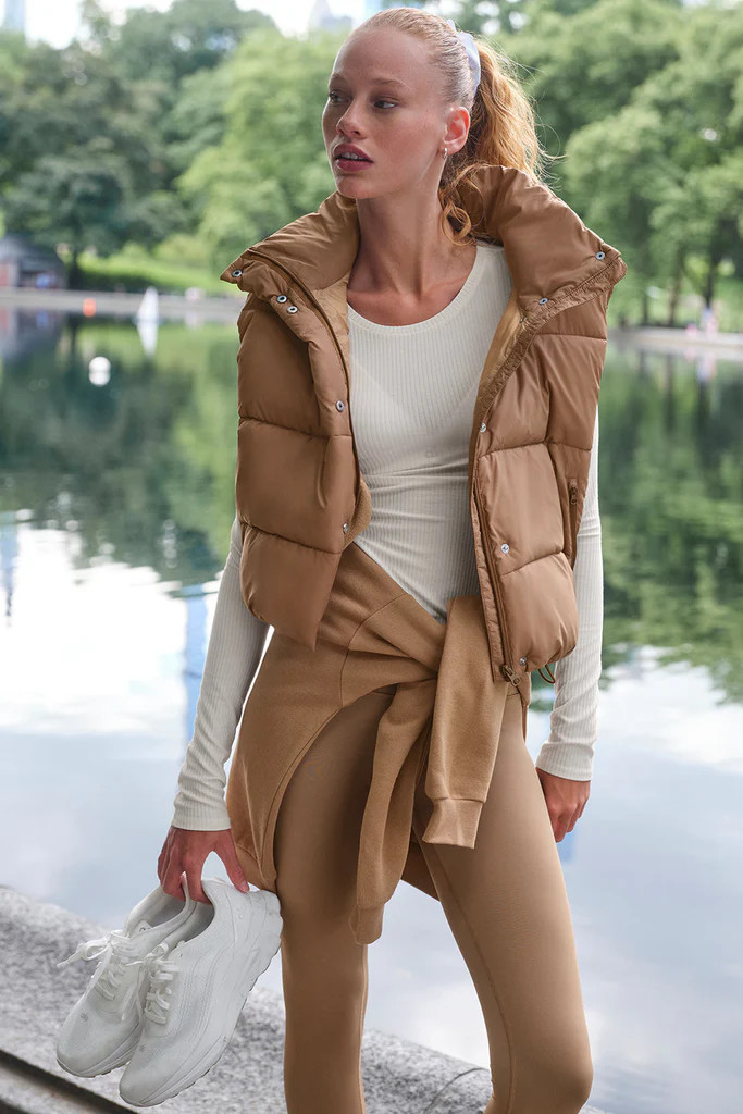 Gold Rush Puffer Vest - Toasted Almond | Alo Yoga (US)