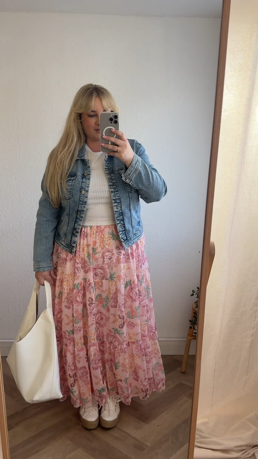 Frühlingslook 💗

#plussizefashion #denim #jeans #maxirock #blumen #frühling 

#LTKspring #LTKstyletip #LTKplussize