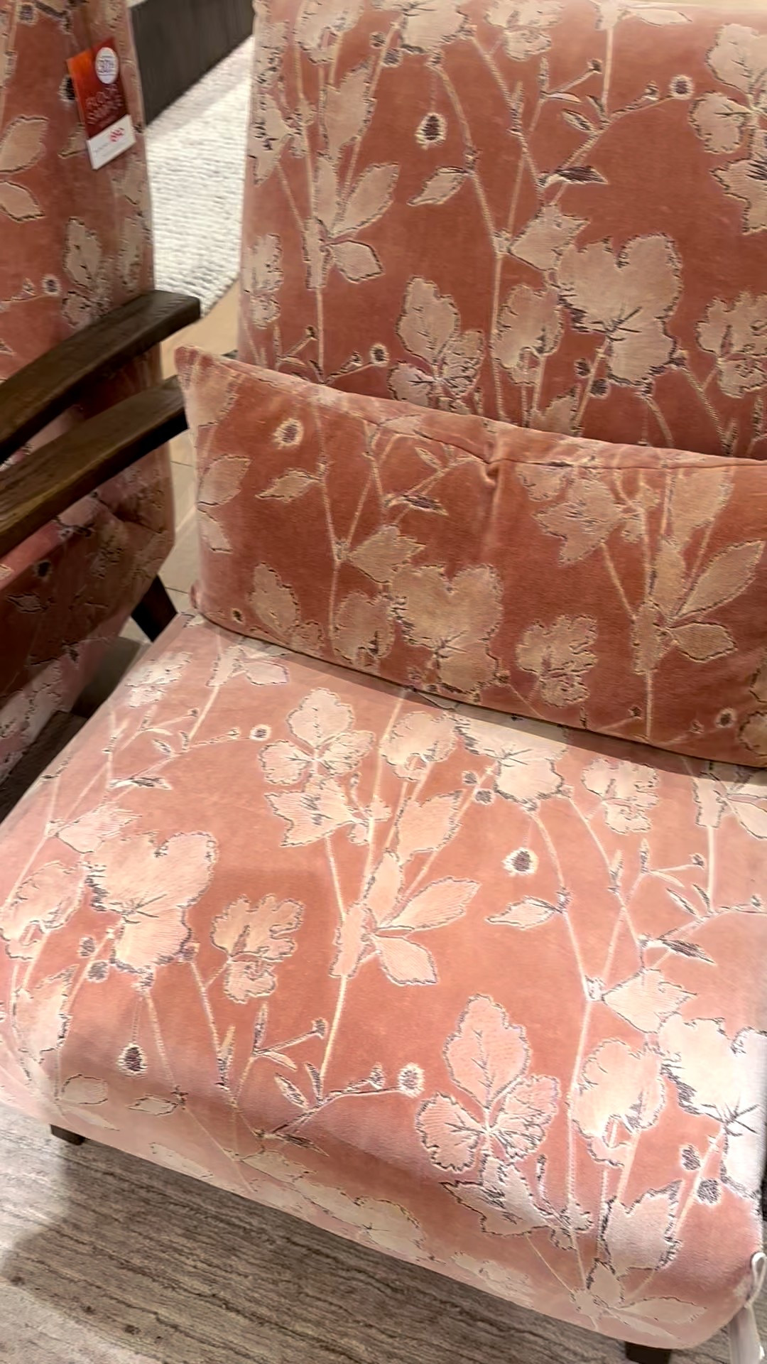 A floral chair to brighten up your home for the new year—fresh, charming, and full of character. ✨🌸


#FloralChair #HomeRefresh #NewYearHome #DecorInspo #InteriorStyle #DesignDetails #CharmingHome #HomeStyling

#LTKHoliday