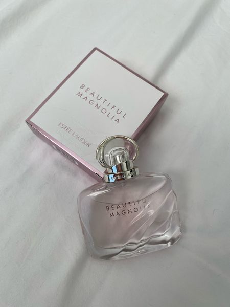 Estée Lauder - Beautiful Magnolia Perfume 💓



#LTKfindsunder100 #LTKMostLoved #LTKGiftGuide