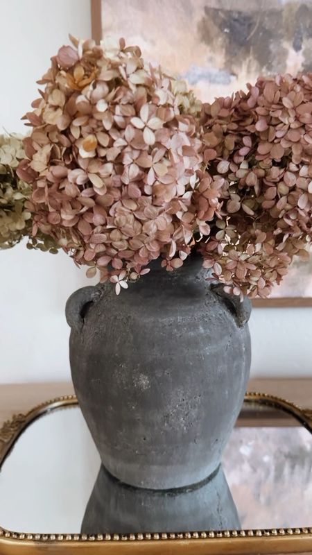 I can’t believe it’s amazon! This vase looks so high end but it’s under $50 at amazon! Also linked some faux dried hydrangeas!

#LTKFindsUnder50 #LTKSummerSales #LTKHome
