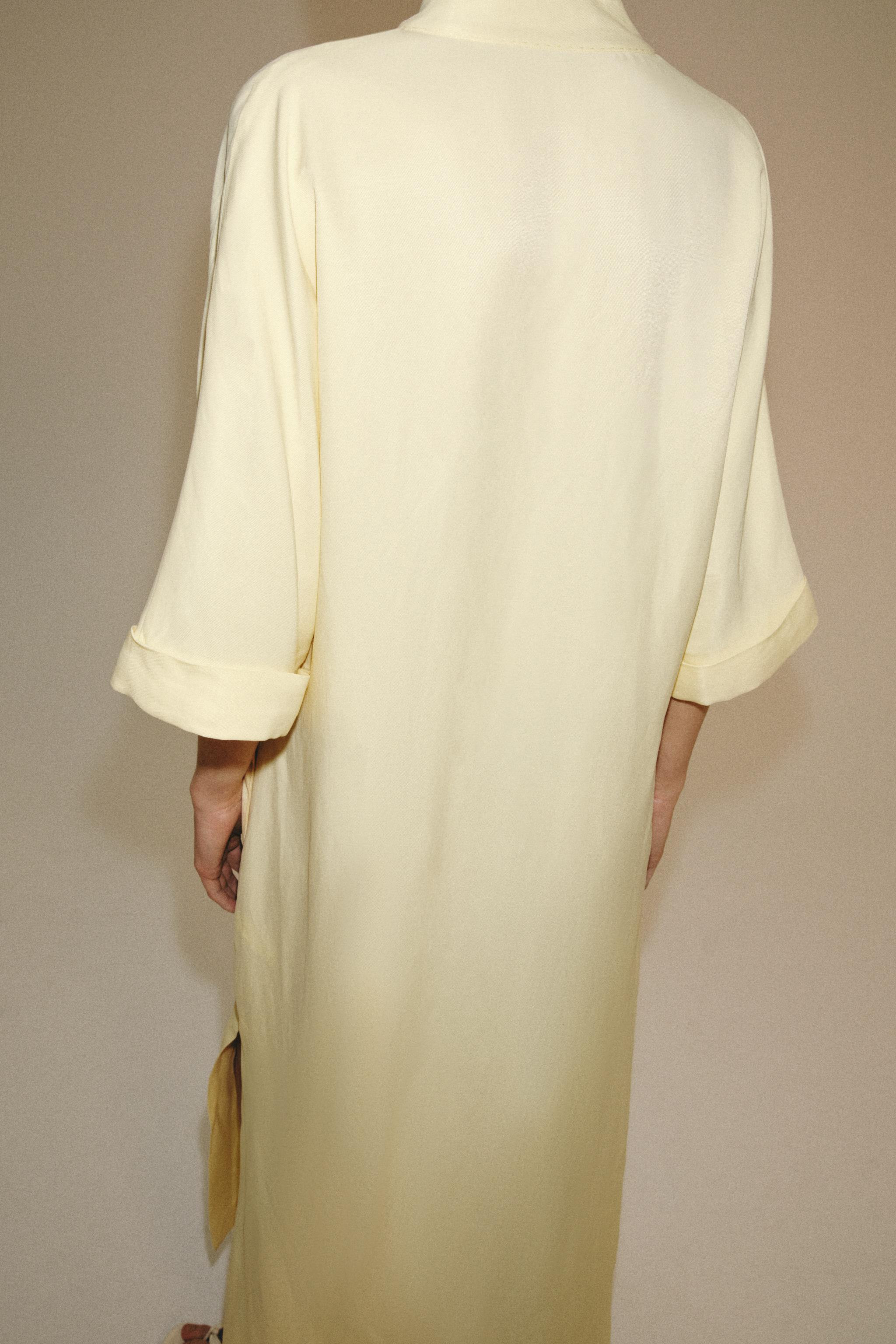 Model height: 176 cmZARA WOMAN COLLECTIONMidi dress made from 26% linen blend yarn. Featuring a s... | Zara UK