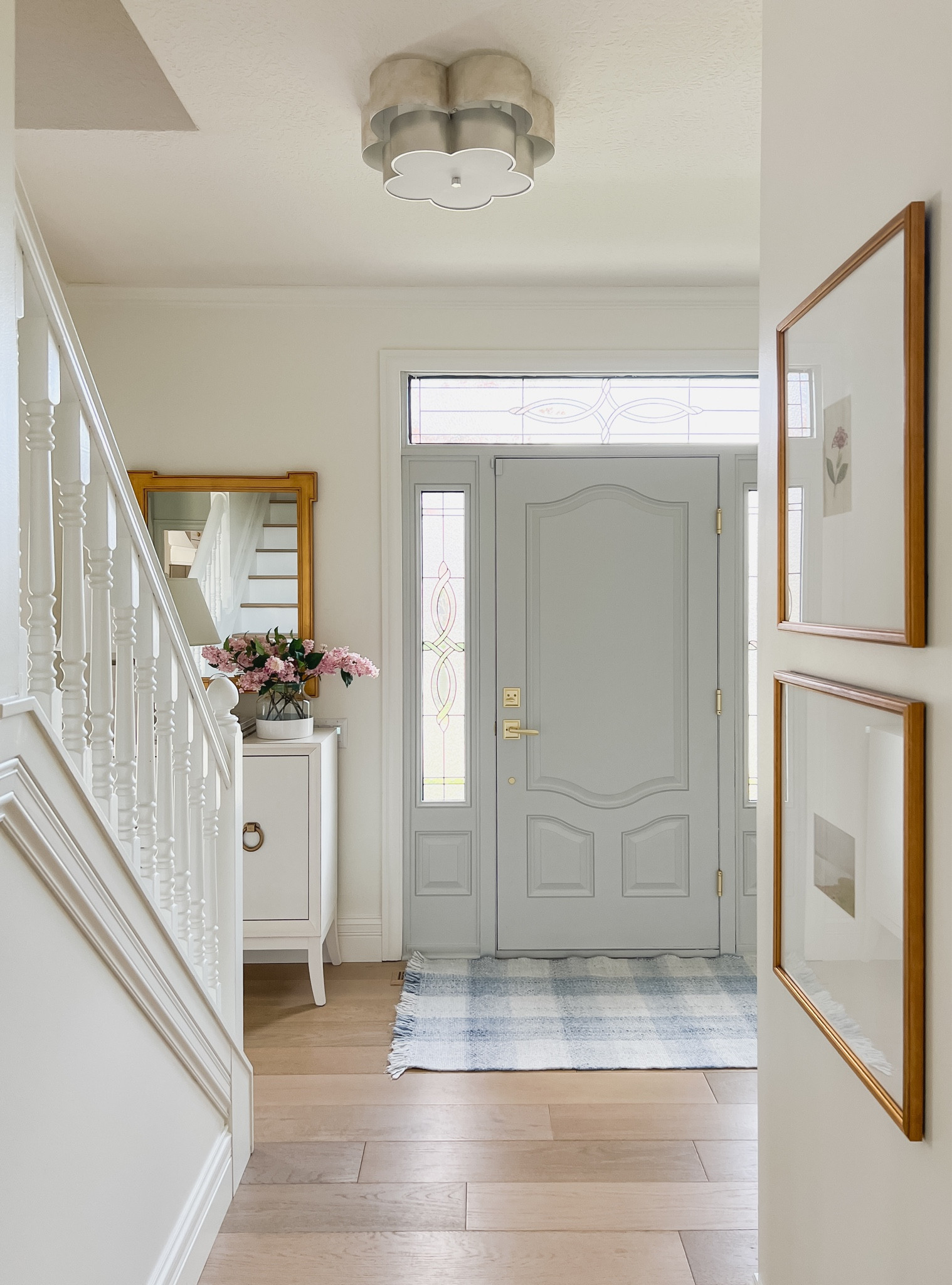 Entryway decor, home decor, spring decor 

#LTKstyletip #LTKhome #LTKSeasonal