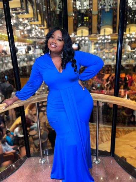 Absolutely love this blue dress!
Wearing: XL
Skims underneath: wearing 2X-3X 