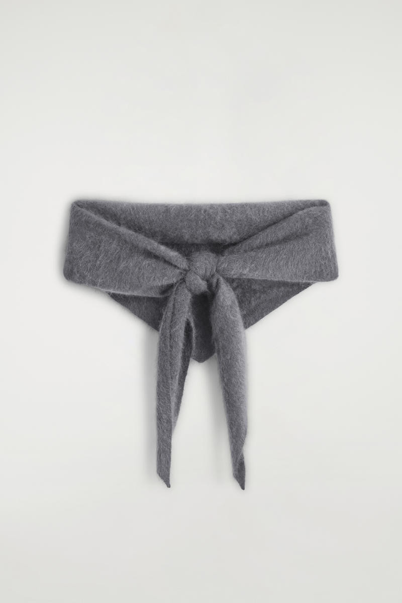 Brushed-Cashmere Triangle Scarf | COS (US)