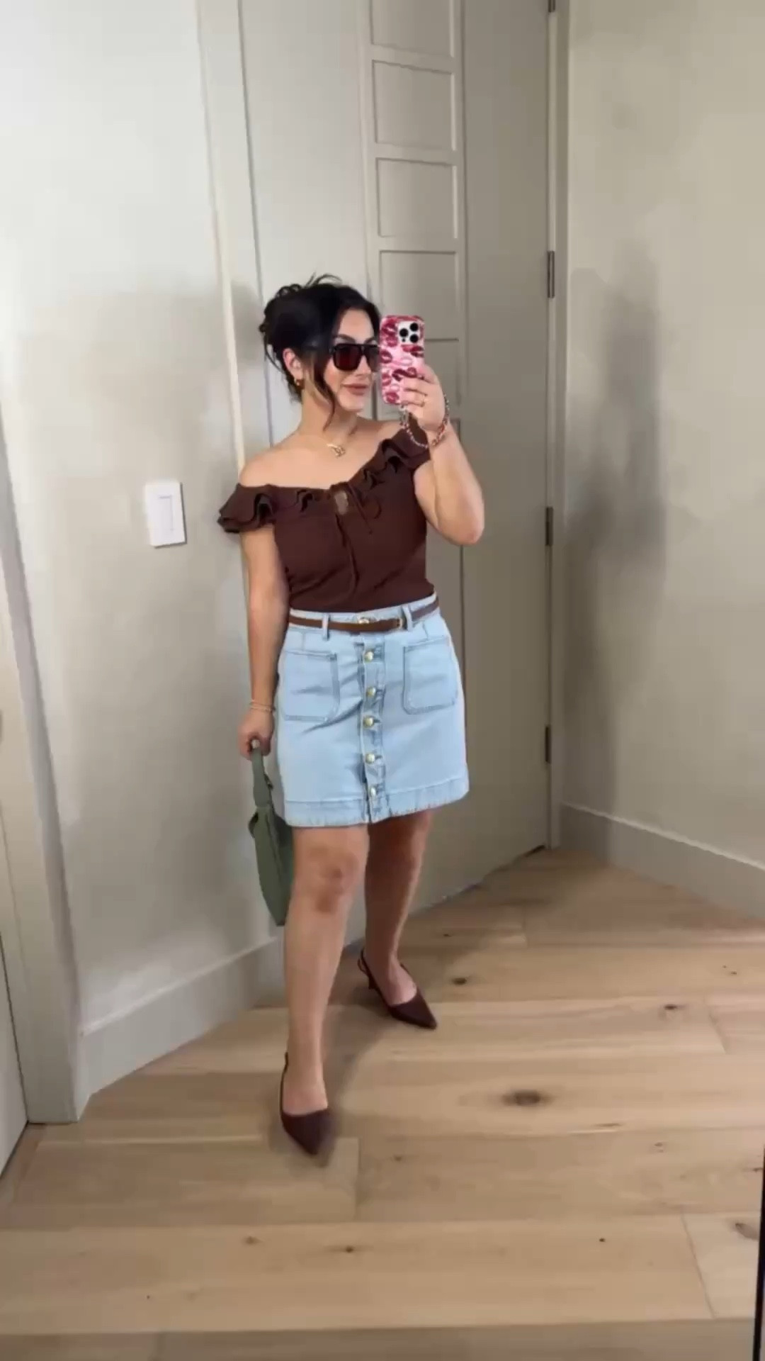 Cute ruffle top and denim skirt!! Looks so chic!!!

Top size small 
Skirt size small 

5'0" 140lbs  

#LTKPetite #LTKSeasonal #LTKootd