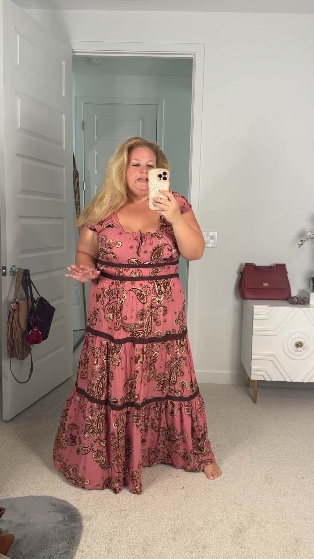 Dress 1x fits sooo good! I cannot believe this is walmart