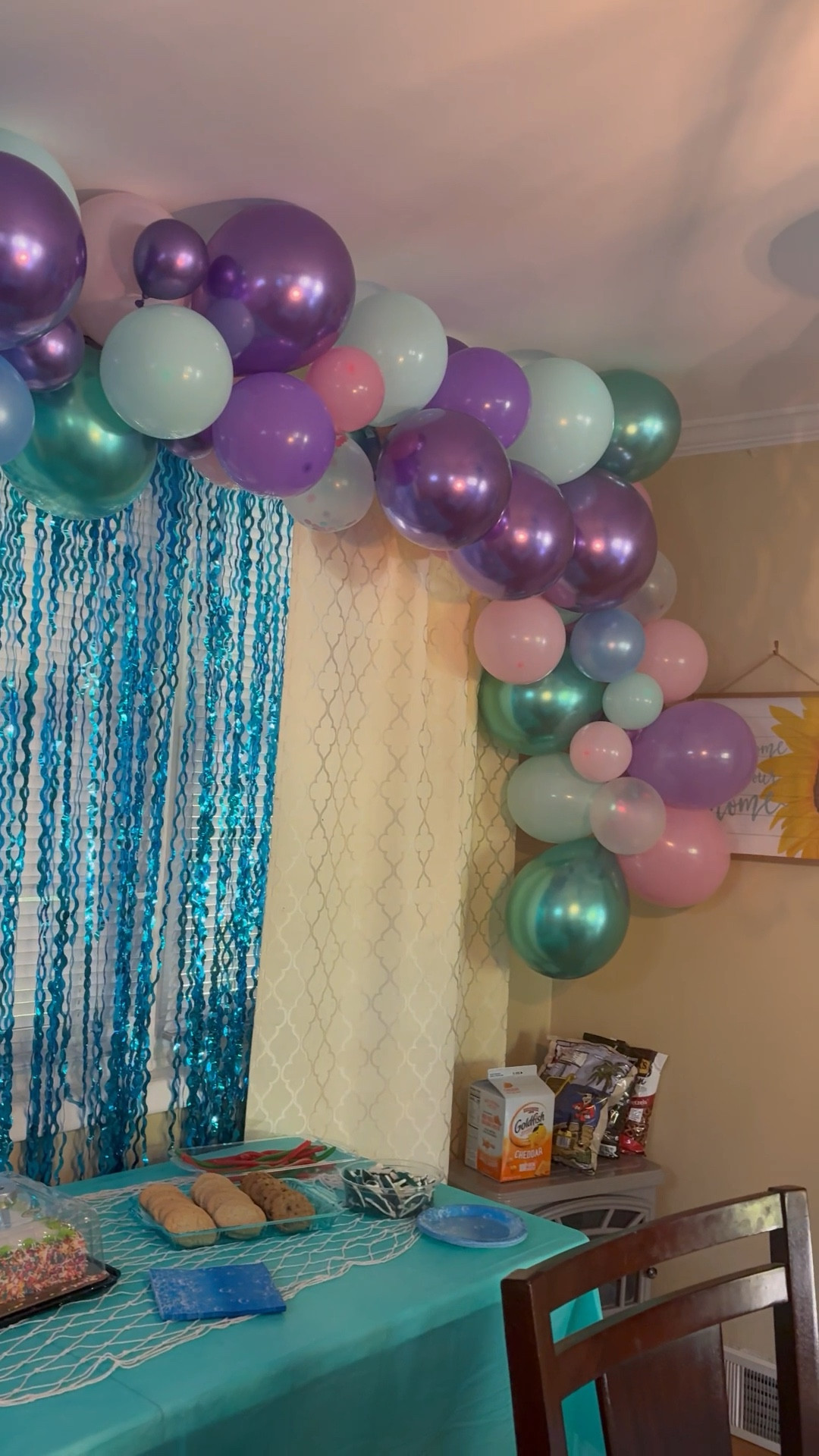 I'm so in love with this adorable balloon arch!! 
Linked for ya!!

#LTKParties #LTKSaleAlert #LTKFindsUnder50