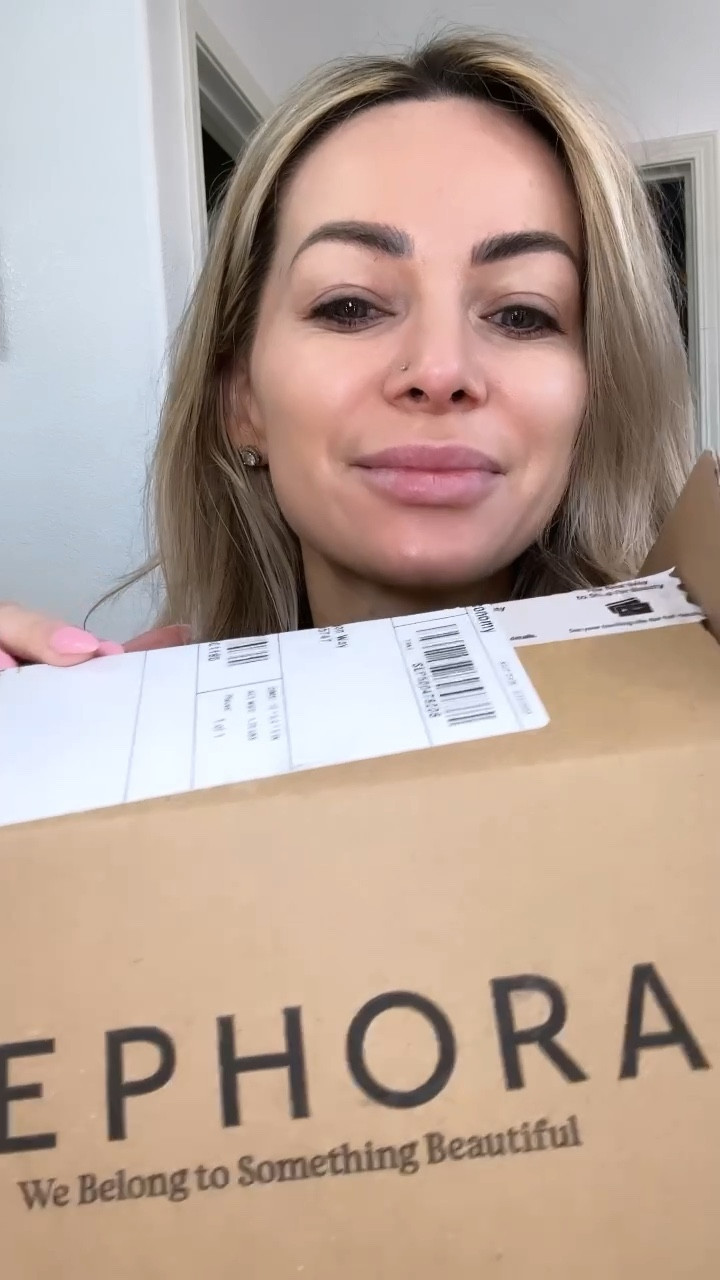 Sephora haul
Foundation shade 175 light neutral
Cc eye stick shade banana bright
Loose powder shade 3 voile rosé
Blush shade she’s that girl 
Lip shade salt lyfe 

#LTKFind #LTKunder50 #LTKbeauty