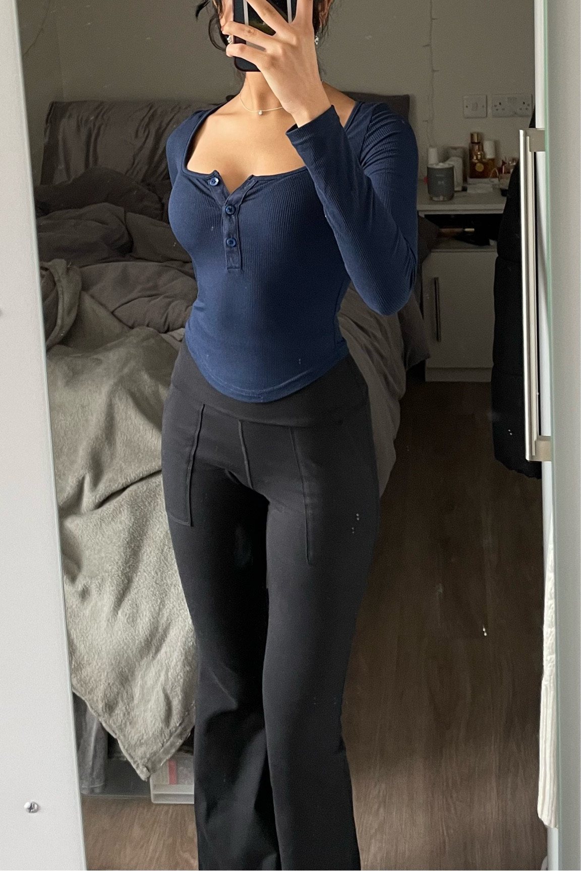 Casual yoga pants outfit for spring 

#LTKtravel #LTKfitness #LTKworkwear