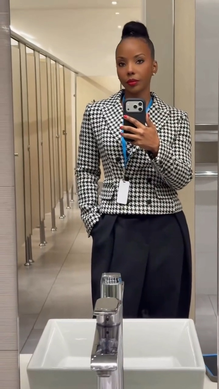 Conference Presentation OOTD!
@Commense  Blazer
@Zara Trouser
@Fenty Beauty  on the lips
