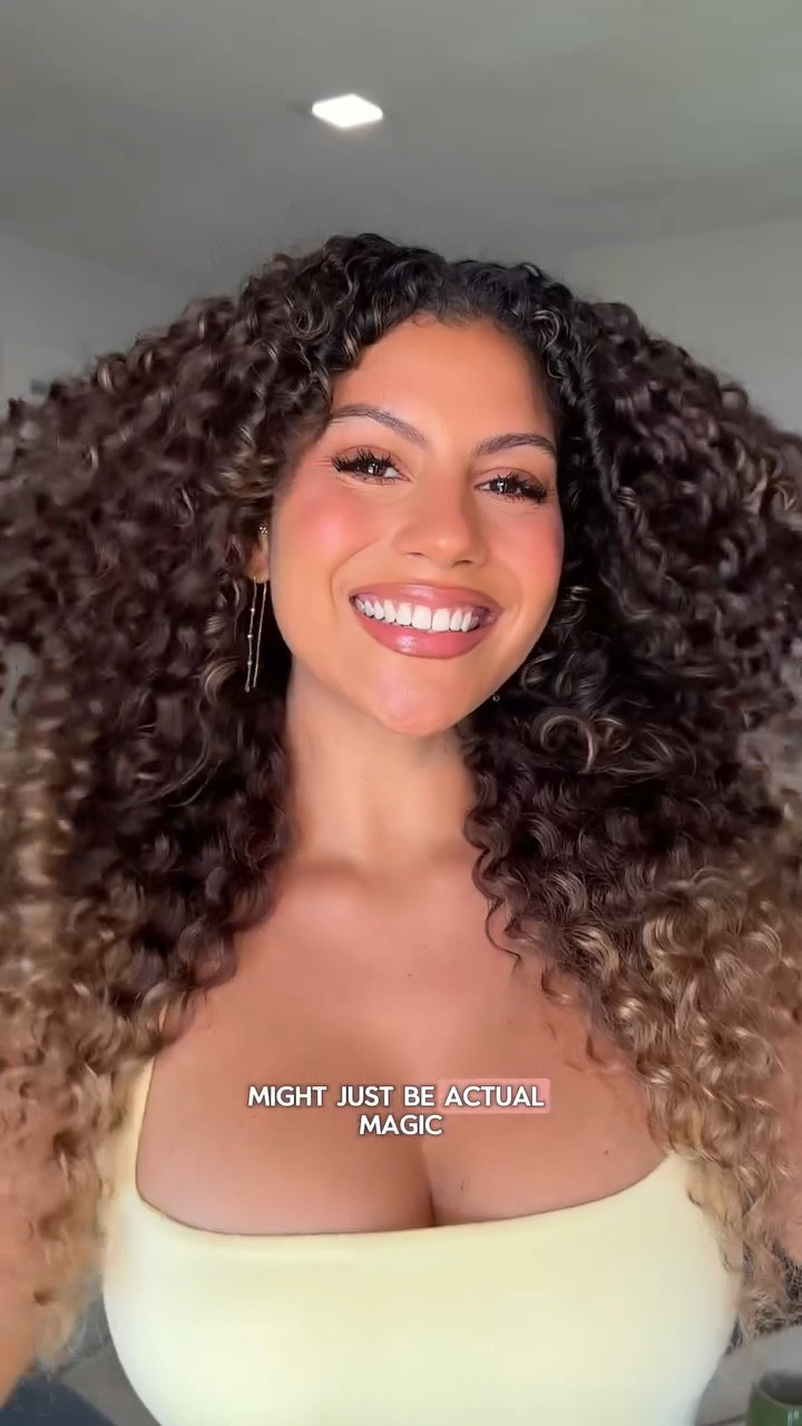 In love with the new Silk Seam Textured Hair Clip-In collection from @bellamihair 🤎 Use my code AMANDAW for 15% off site wide! I’m wearing the 20 inch 3A Spiral in Dark Brown/Ash Brown Ombré ✨ Save this video for hairstyle inspo! 🫶🏽

#bellamipartner #bellamihair #textureyourway #texturethatslays #curlyhair #curlyhairstyles #curls