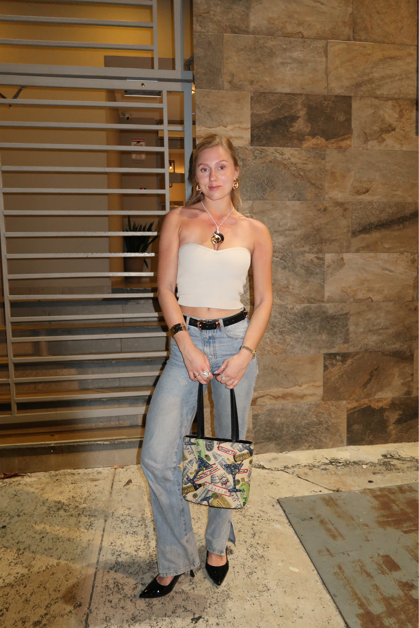 Easy outfit for getting drinks with the girls on a friday night 

#LTKstyletip #LTKfindsunder100 #LTKSeasonal