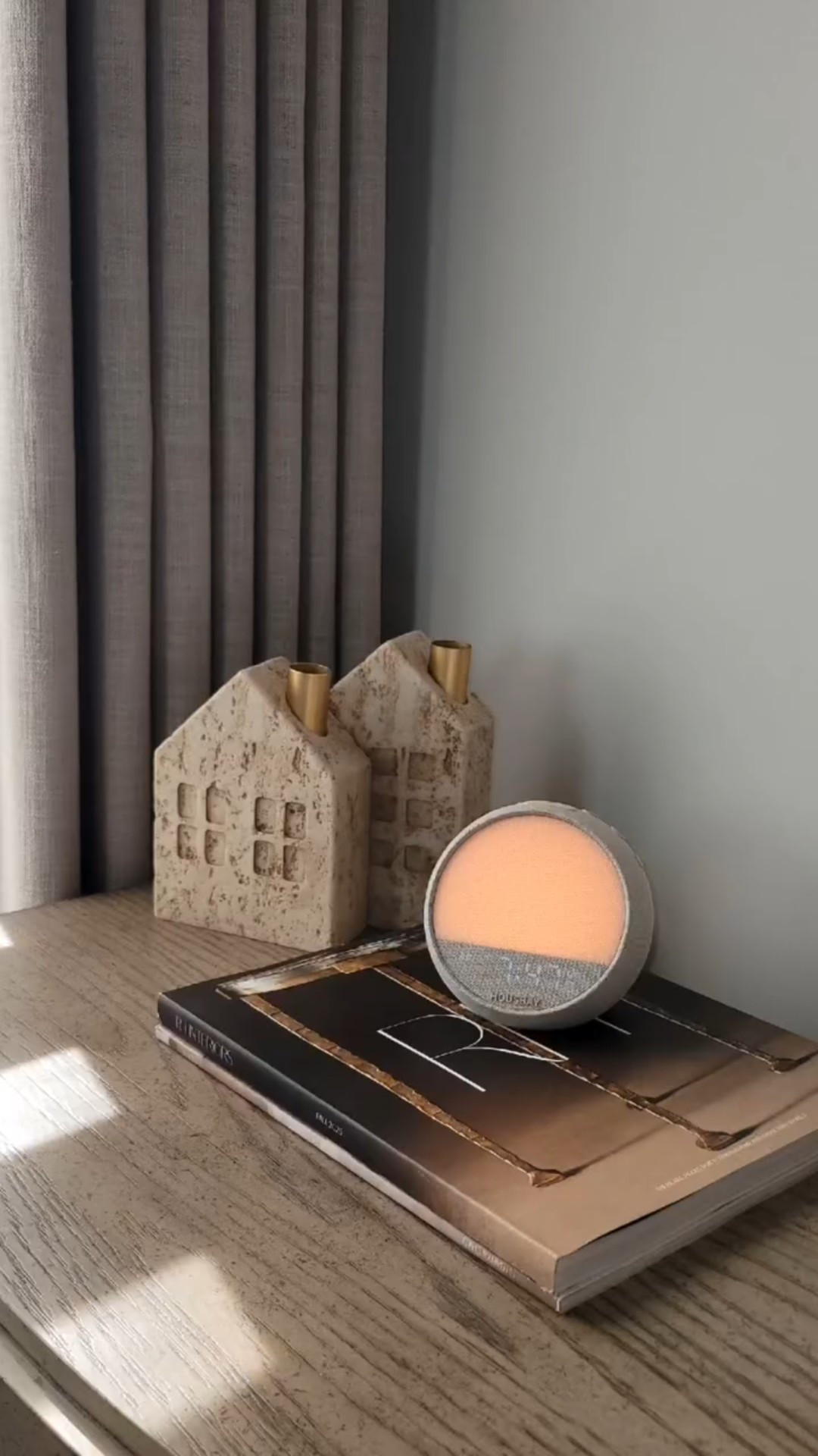 Mornings feel better when you wake up gently ☁️✨
This alarm clock offers 5 rhythm-based wake-up modes designed to start your day calmly and peacefully.

#morningroutine #cozyhome #bedroomdecor #minimalhome #alarmclock

#LTKmomlife #LTKHome #LTKU