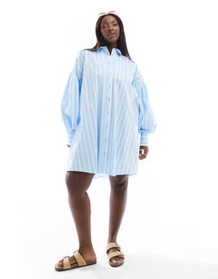ASOS DESIGN Curve – Kurzes Boyfriend-Hemdblusenkleid in Hellblau und Weiß gestreift mit Blouso... | ASOS (Global)