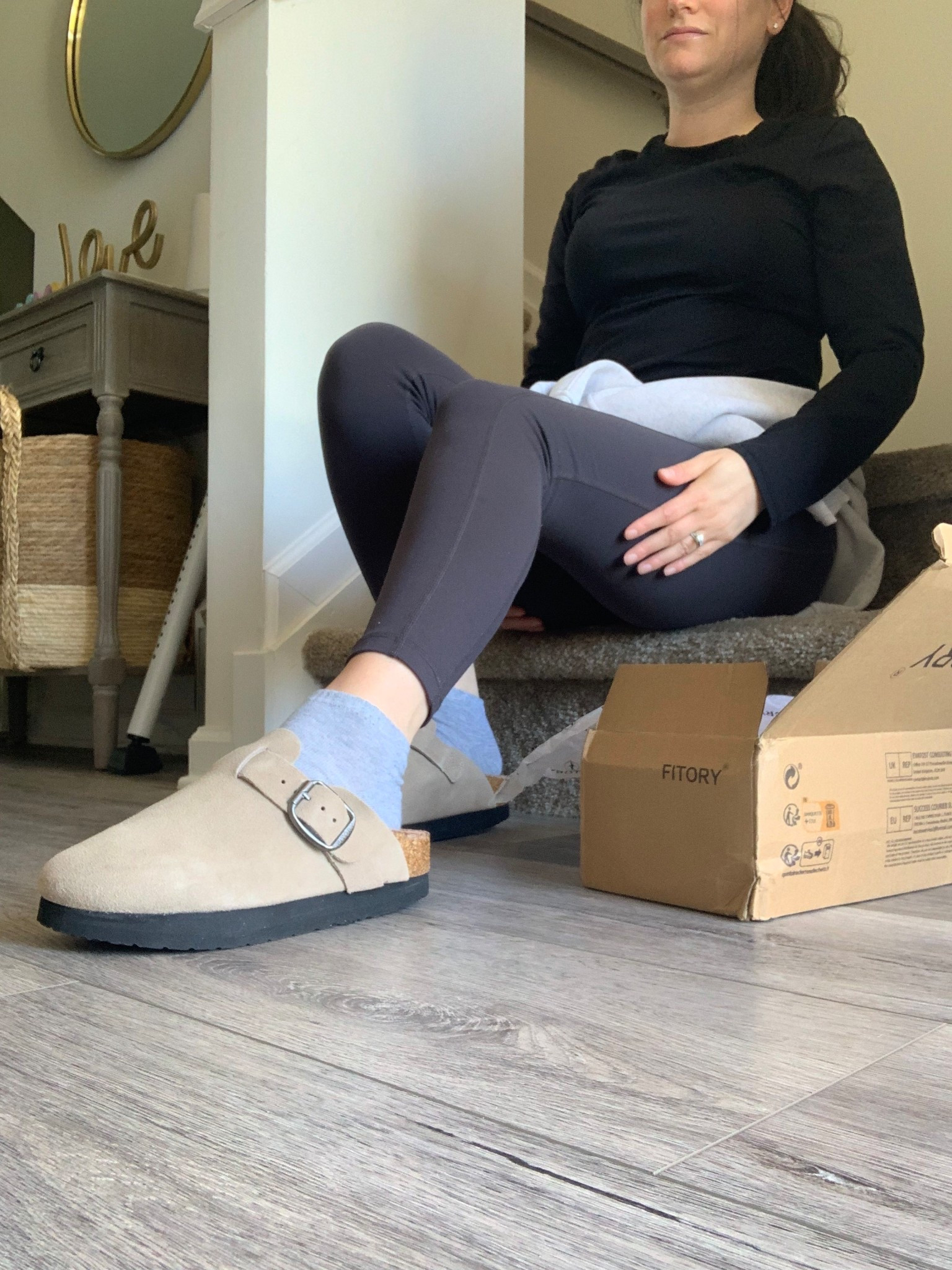 Obessed over these platform clogs from Fitory shoes.

They are the most comfortable clogs I ever owned. The arch support is no joke - a must try!

Platform Clogs “Breathe” in color Taupe from Fitory. @fitory_official #ad #sponsored #Fitoryshoes
