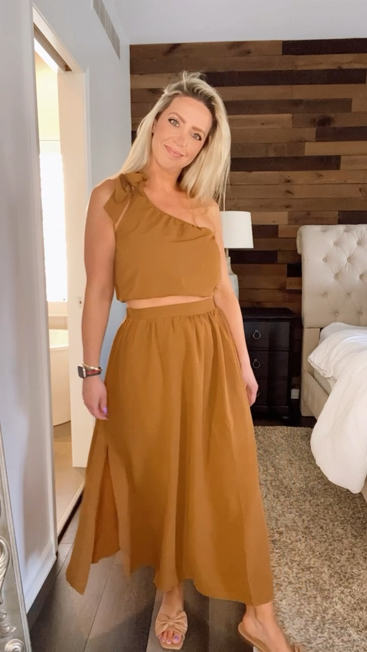 As seen in Danielle Cabral on RHONJ!! This two piece set is flowy, comfy & can be dressed up or down! Comes in many colors too🤎

#LTKSeasonal #LTKstyletip #LTKunder50