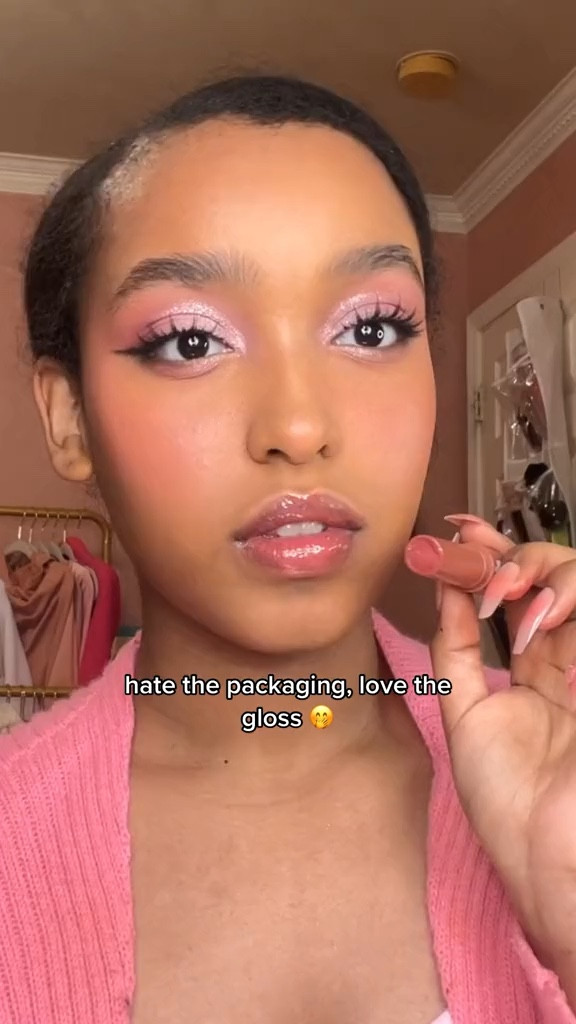 the packaging is a little messy but this gloss?? gorgeous 😭😫 


#makeup #lipgloss #glossybalm #glossylips 

#LTKVideo #LTKbeauty