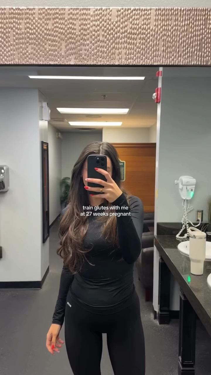 glute day! and honestly the exact workout I would do pregnant or not 🫶

#GymTok #FitTok #gluteworkout #womensworkouts #workout #gluteday #toned #fyp