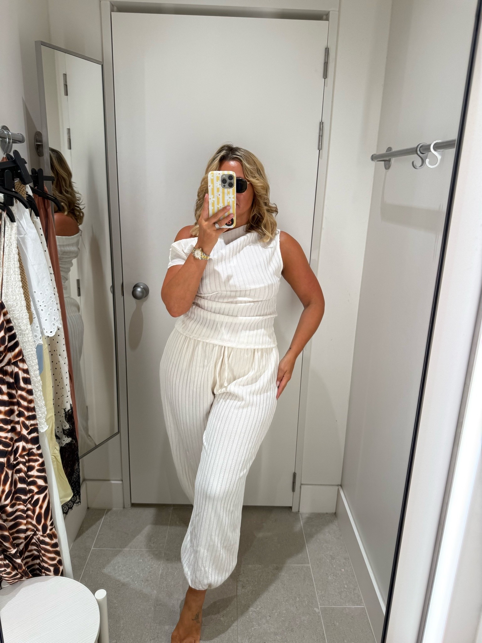 The nicest summer co ord 
Ballon trousers 
New in hand m 
Travel set

#LTKsummer #LTKmidsize #LTKeurope