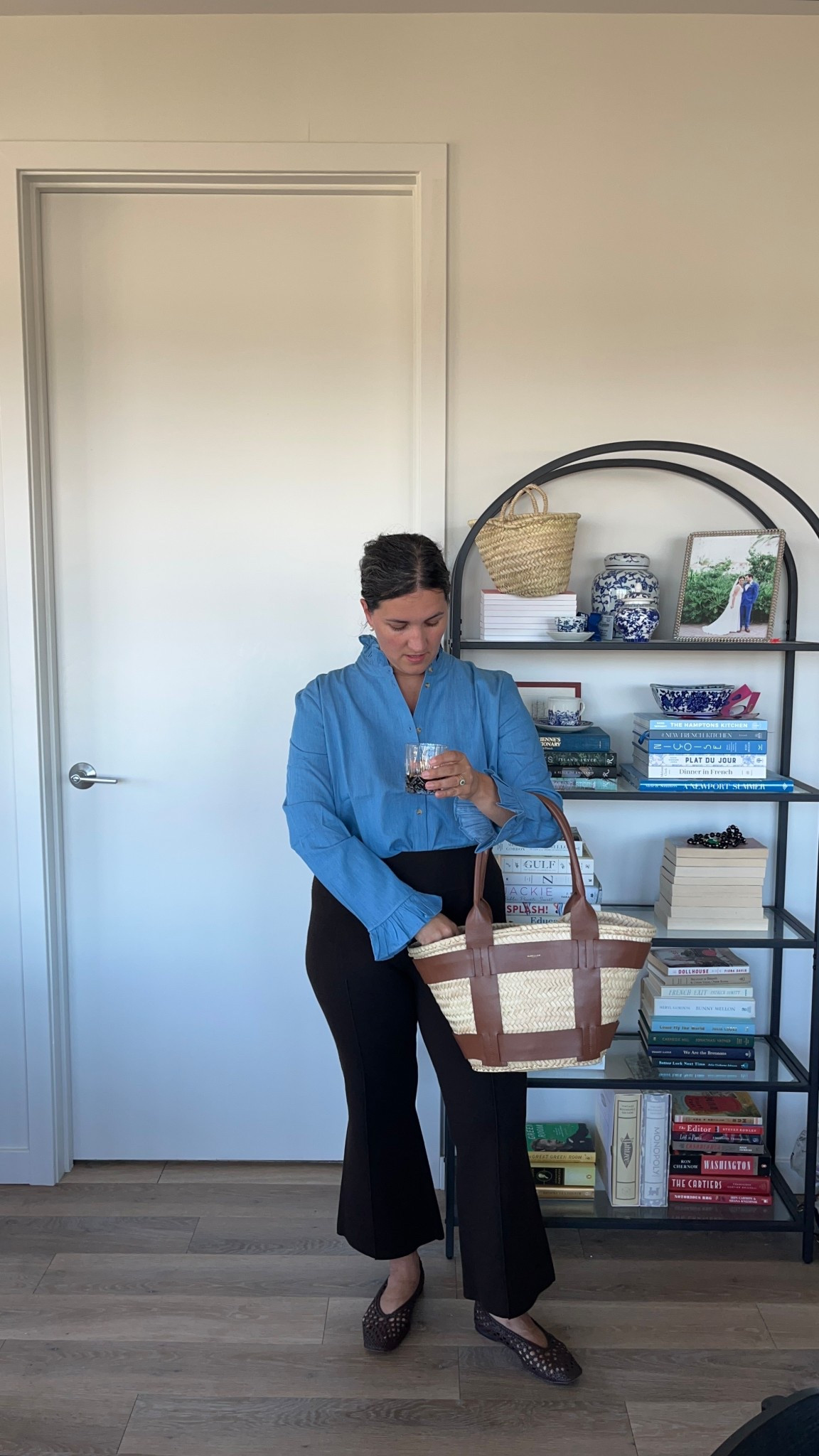 Outfit Du Jour 🫐🍂🐻

I’m wearing:
• Sézane Chambray Erine Shirt (Size 12)
• Brown Delaney Sweater Pants from J.Crew (Size Large)
• Brown Woven Leather Ballet Flats
• Demellier Santorini Bag

#LTKFindsUnder100 #LTKFindsUnder50 #LTKMidsize