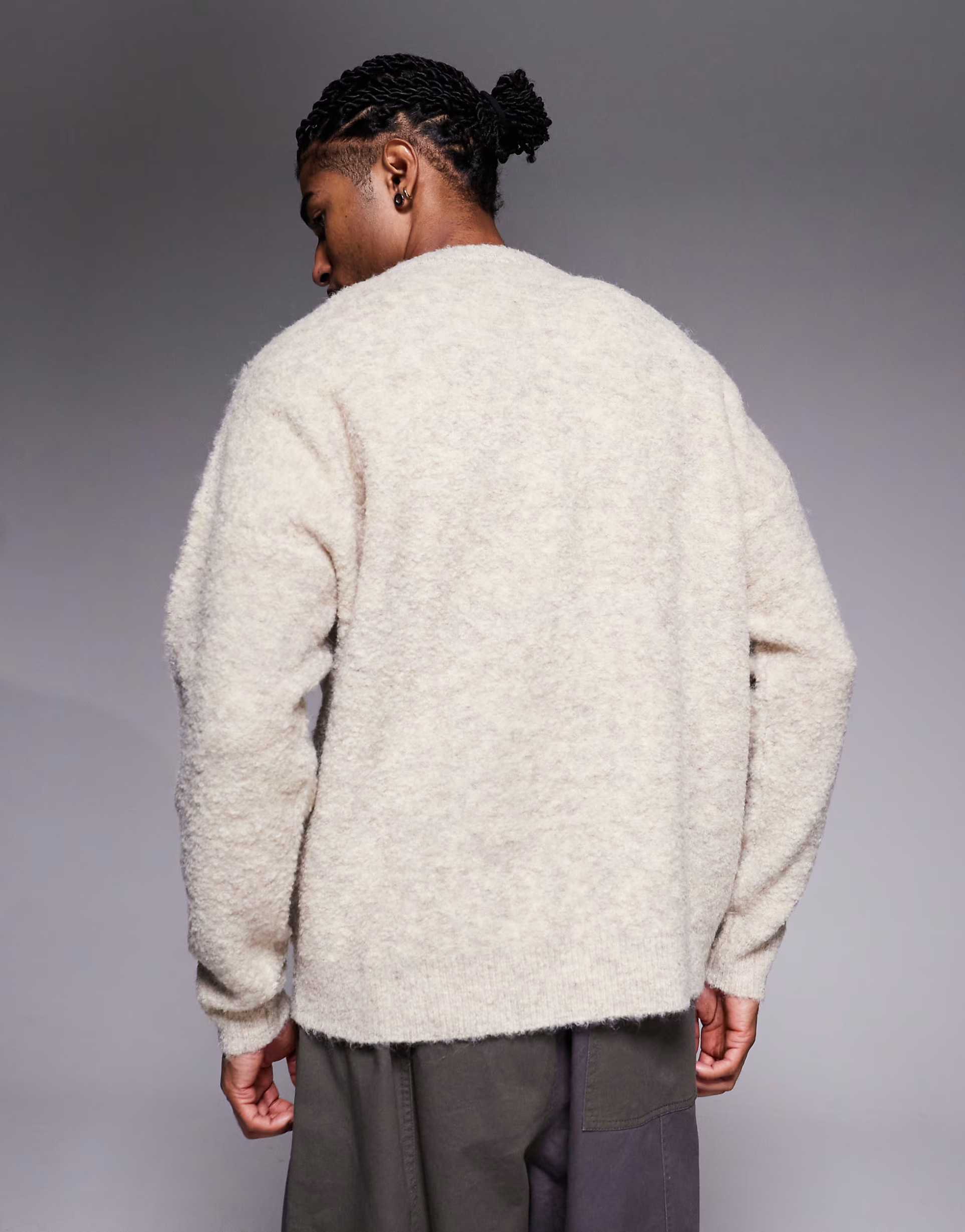 ASOS DESIGN – Oversize-Strickpullover aus Bouclé in Hellbeige mit Rundhalsausschnitt | ASOS (Global)