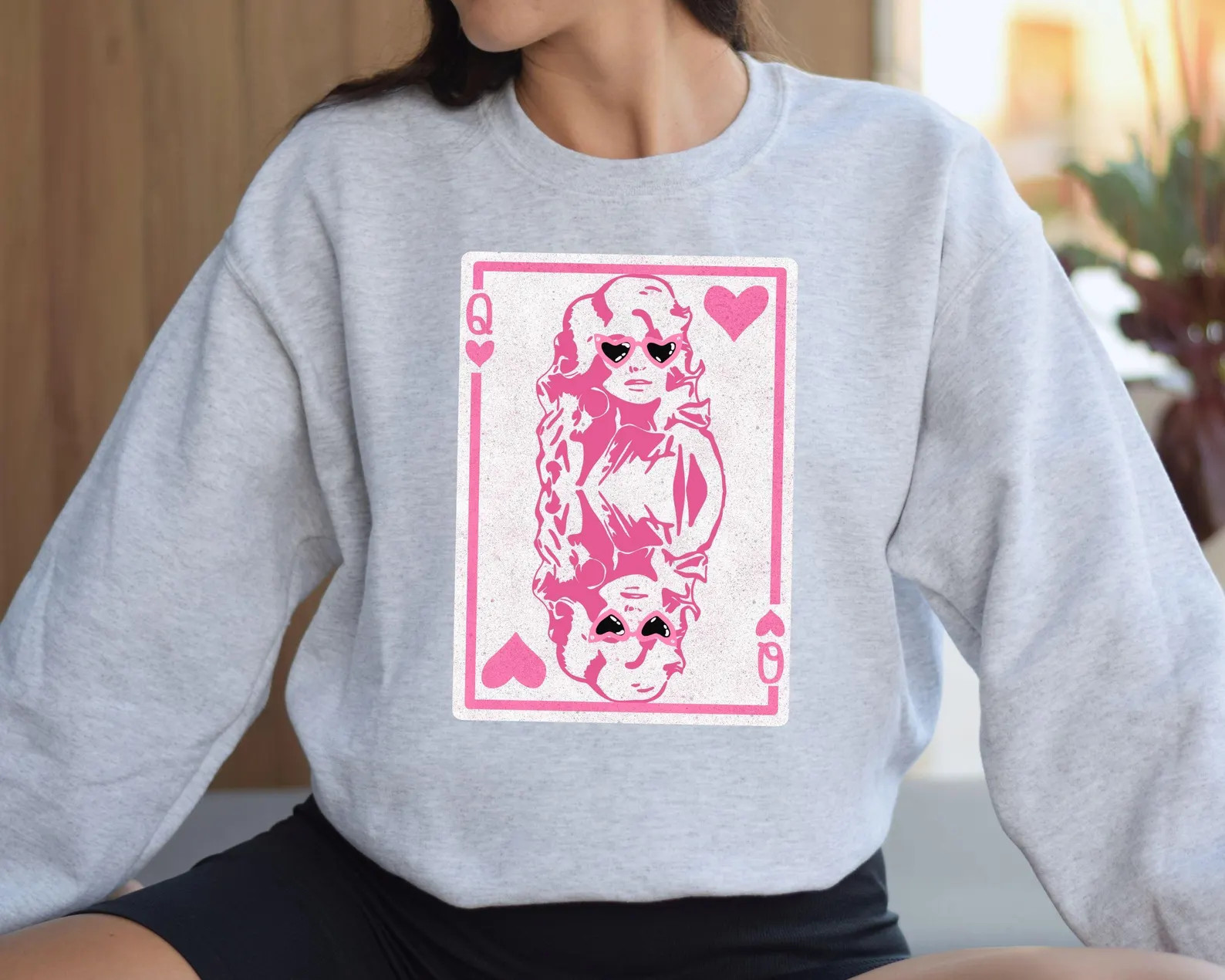 Queen of Hearts Valentine Sweatshirt: Pink Dolly Design | Etsy (Global)
