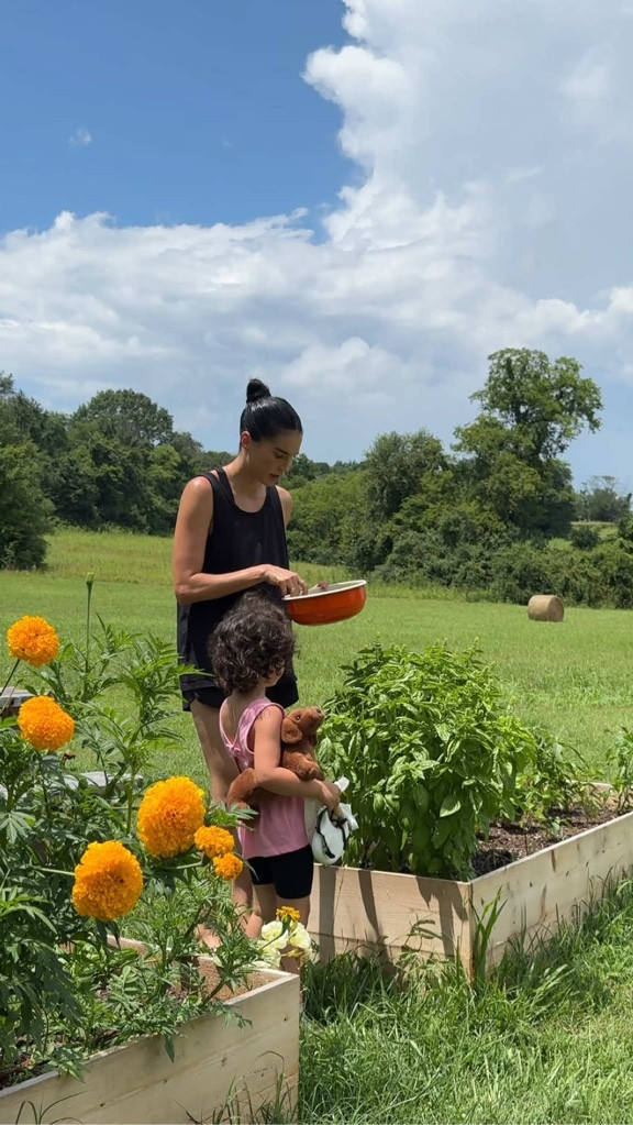 make pesto w/ me and Poppy 🌿🥹 #momlife

#LTKHome #LTKFamily #LTKStyleTip