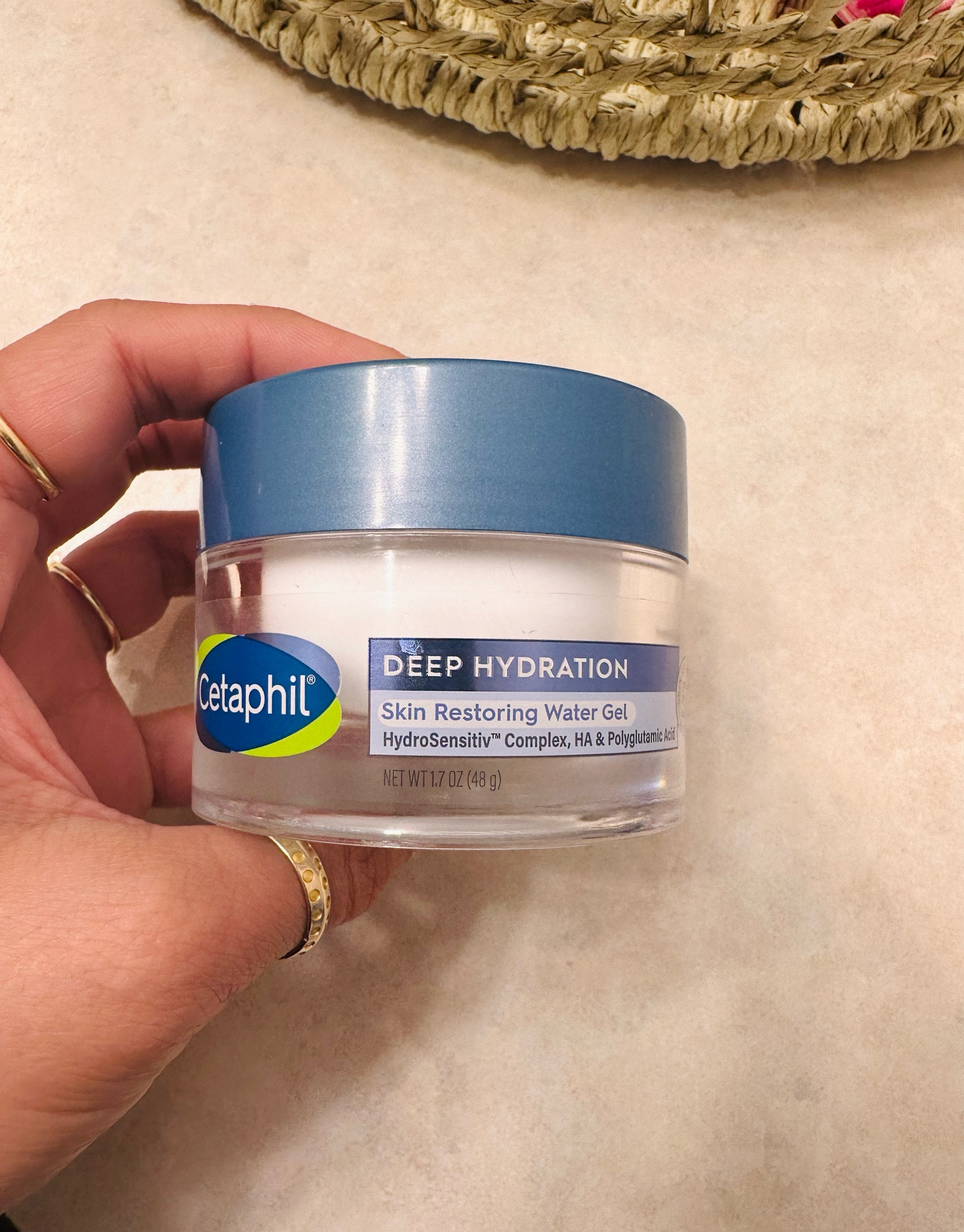 This is gel based moisturizer non greasy for oily skin and really hydrating for dry. Perfect for all skin types and really good for sensitive skin.