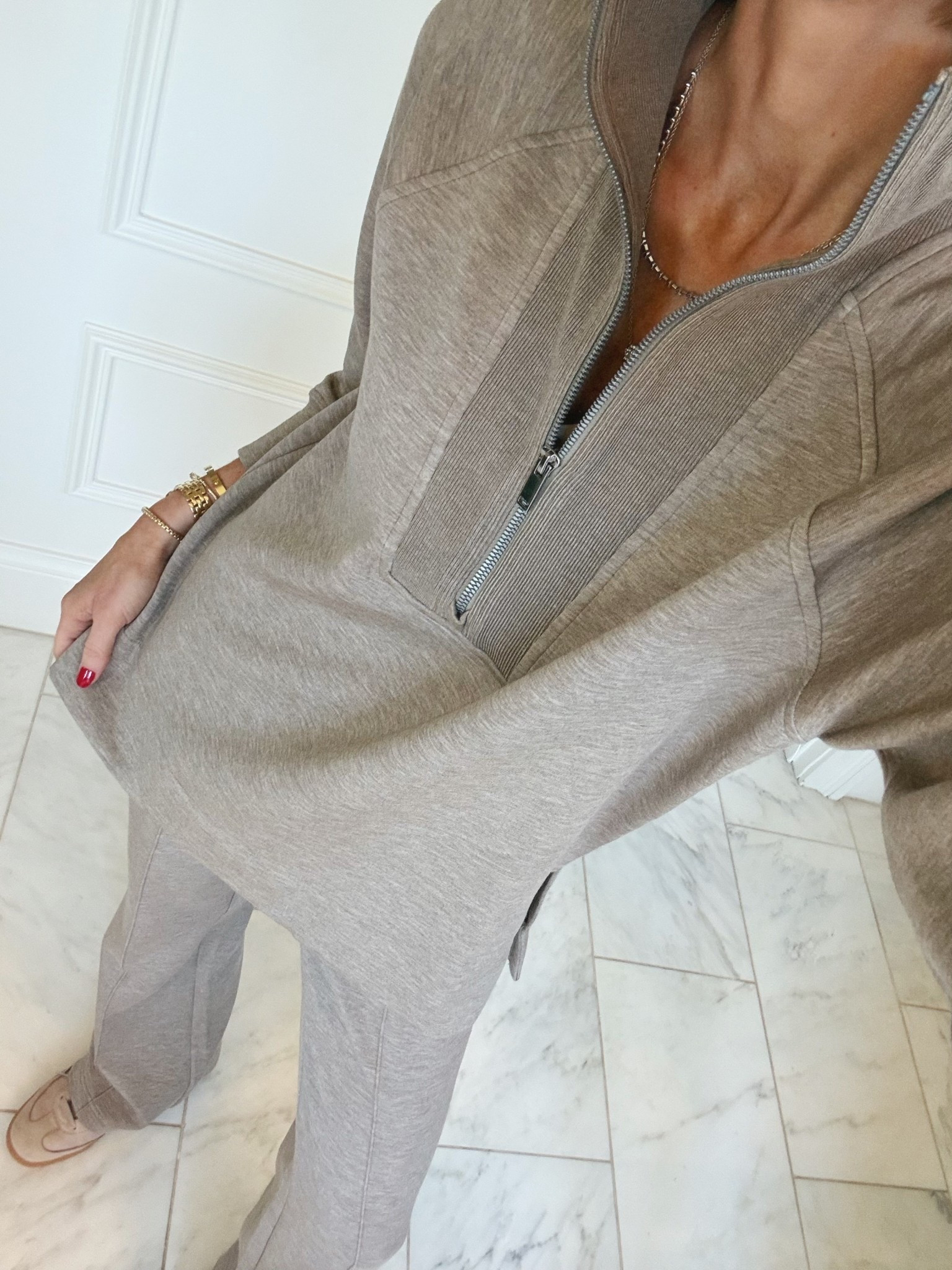 Travel lounge outfit from spanx. I'm wearing size xs 