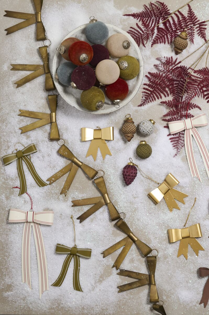 Antique Gold Bow Garland | Cottage and Key