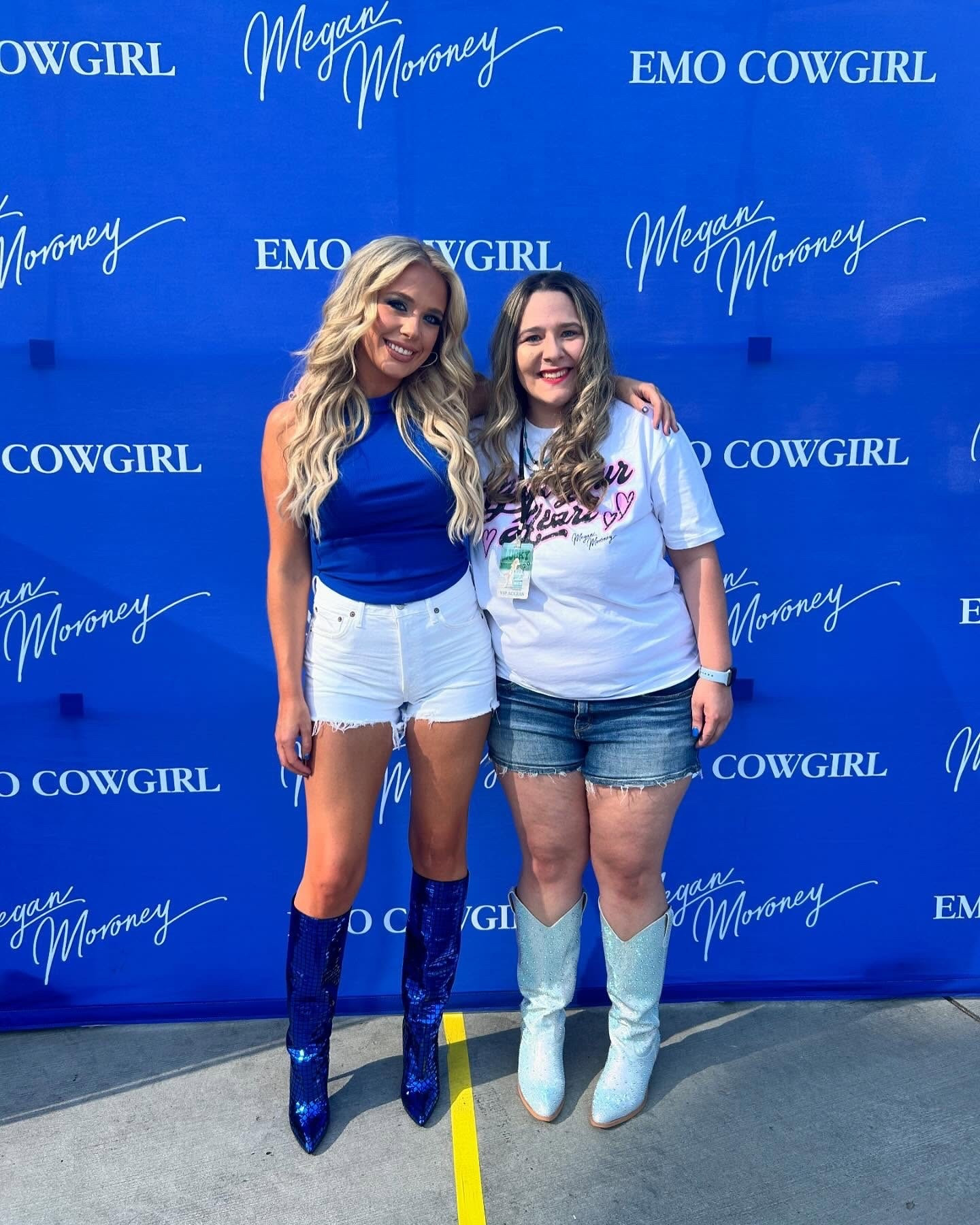 Met @megmoroney last night thank you for such an amazing concert!