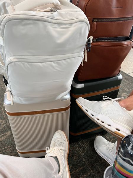 His and hers luggage ✈️