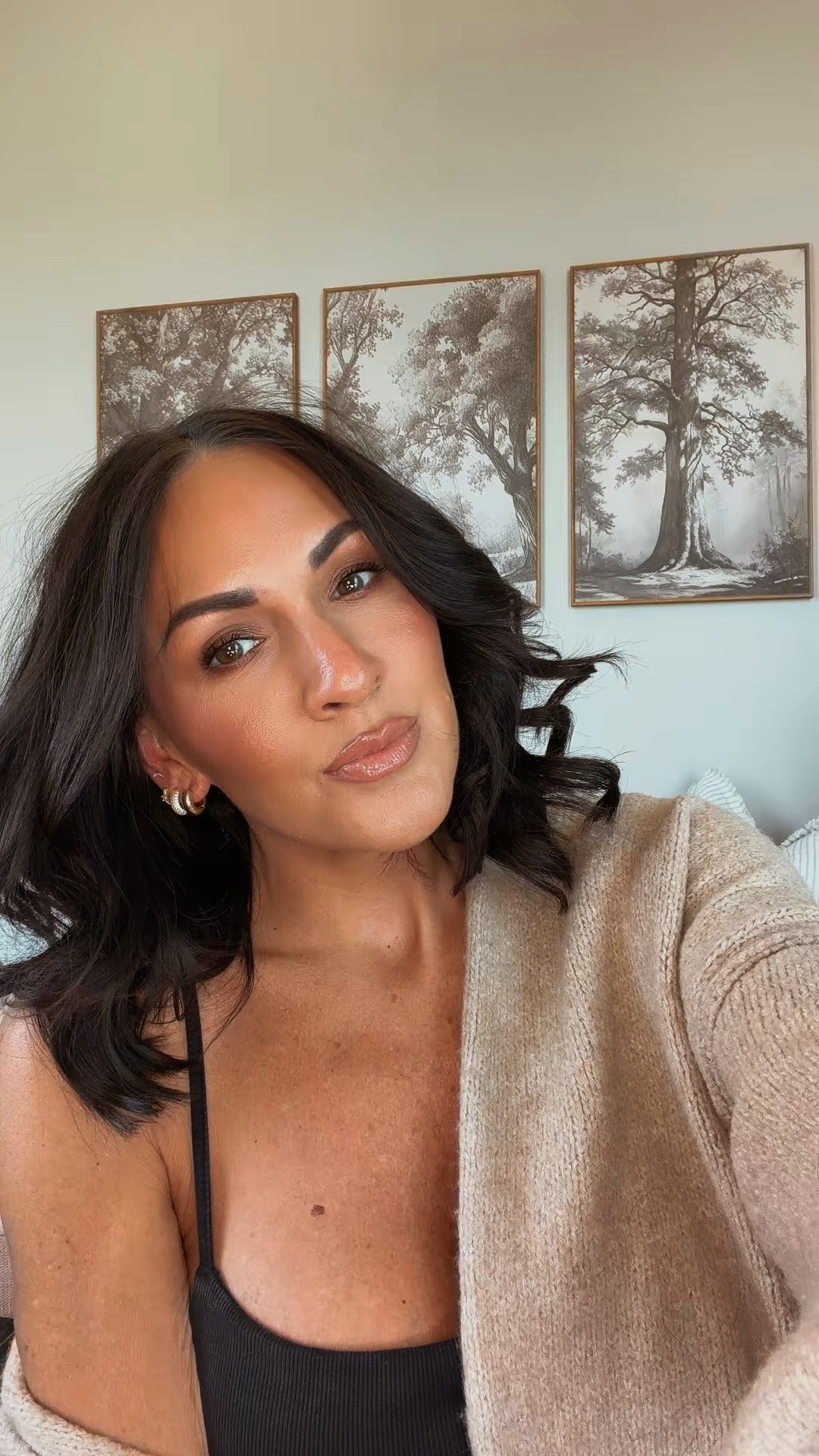 If my makeup can survive 106° in Texas… we’re doing something right 😂🔥

This is exactly how I layer everything for full coverage that actually STAYS without feeling heavy or cakey.

My 40+ combination/oily skin girls, save this one 🤎