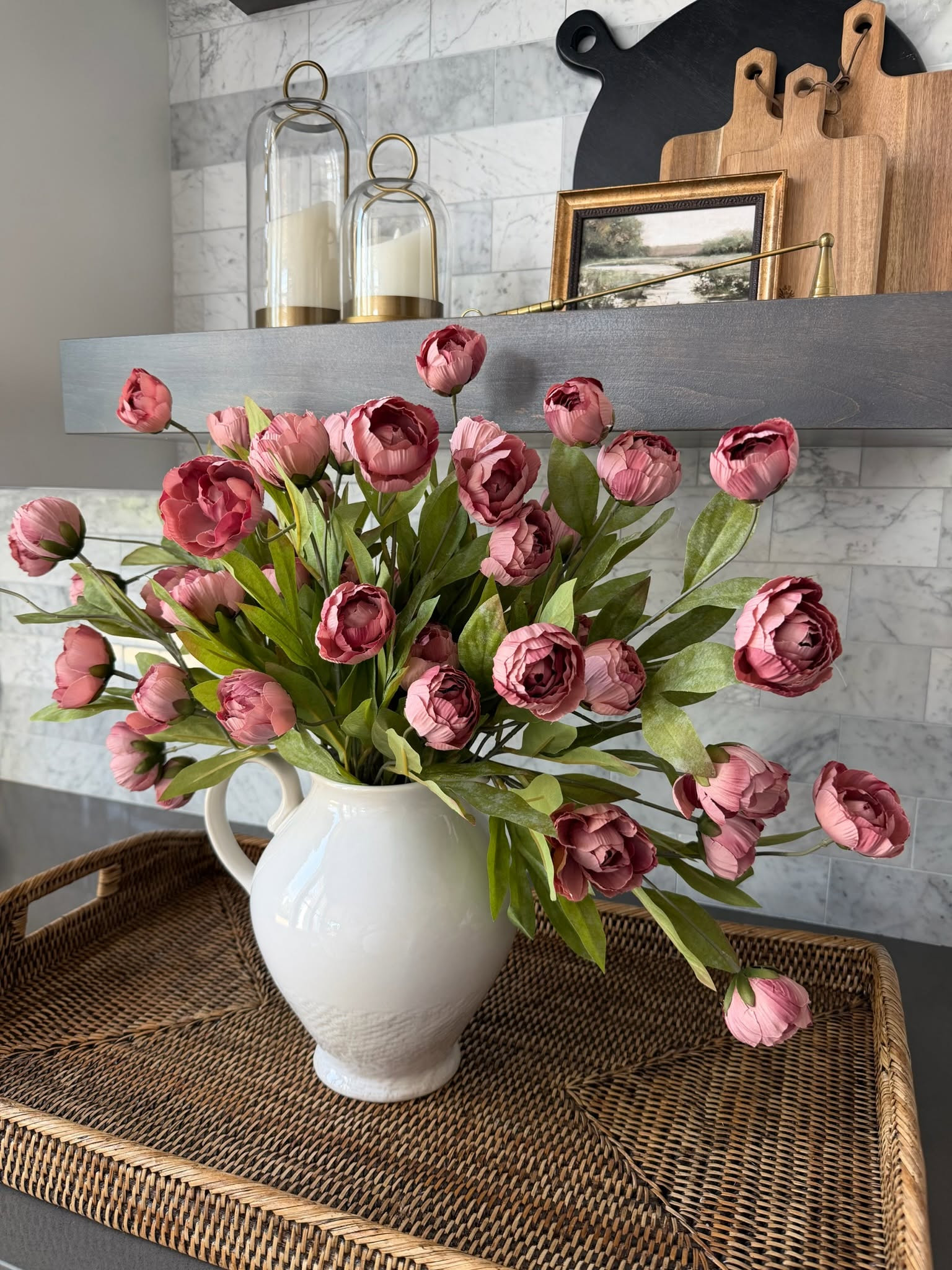 🌸 The most beautiful faux peonies that I have in my kitchen!  ✨ I’ve tried them all so you don’t have to! These are the absolute BEST

#homedecor #fauxstems #kitchendecor #peonies #modernhome #neutralhome

#LTKSeasonal #LTKHome #LTKdayinmylife