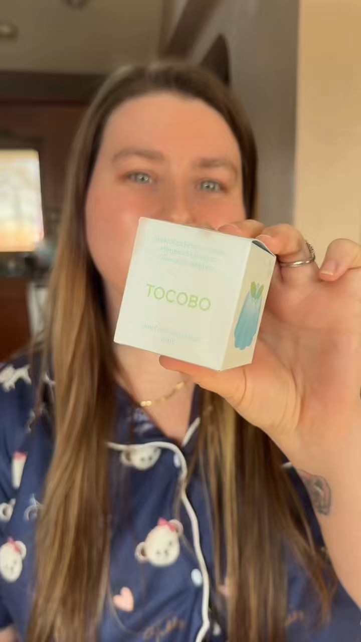 Using the Tocobo Mint Cooling Lip Mask 💋❄️

Focusing on keeping my lips soft, smooth, and hydrated with a cooling, refreshing feel

#LTKselfcare #LTKBeauty #LTKgrwm