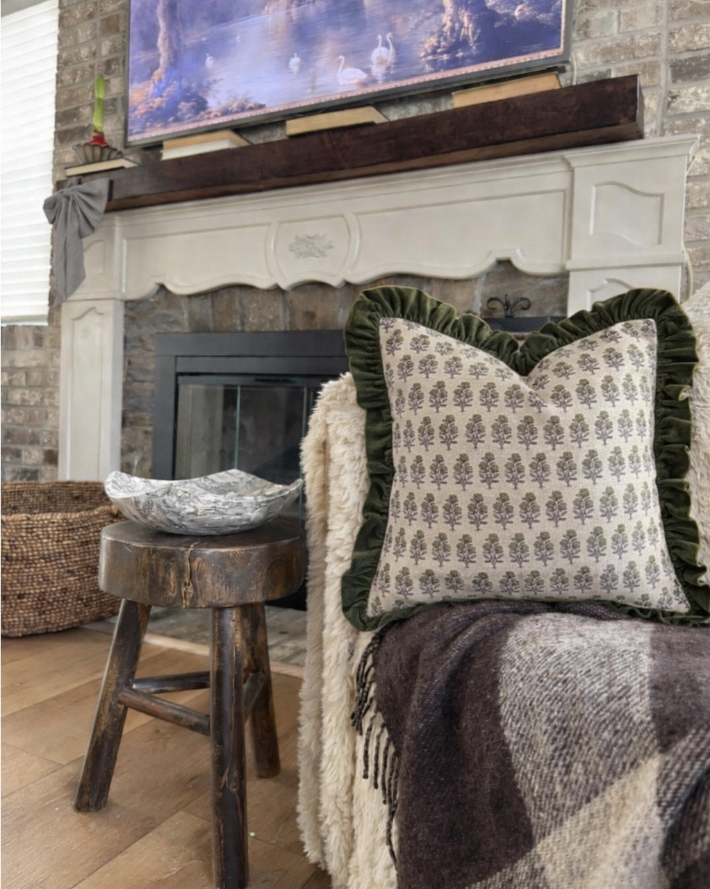 The prettiest ruffle pillows! 

Pillows, home decor, amazon finds

#LTKHome #LTKFindsUnder50