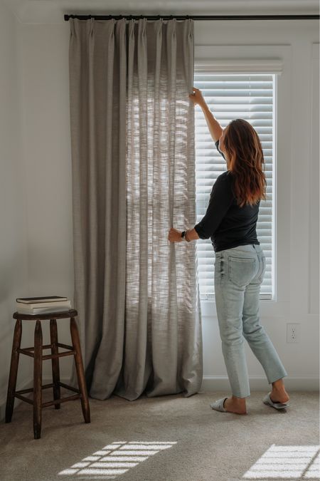 You guys! Just put up my new @TwoPages pinch pleat drapes and they really live up to the hype.  Our bedroom makeover is really starting to come together 🤩 


#twopagescurtains #pinchpleatcurtains #bedroomdecor #bedroominspo #bedroomgoals #bedroomstyle #interiorinspiration #interiorstyle #windowtreatment #windowcurtains #homeinteriors



#LTKhome #LTKunder100 #LTKFind