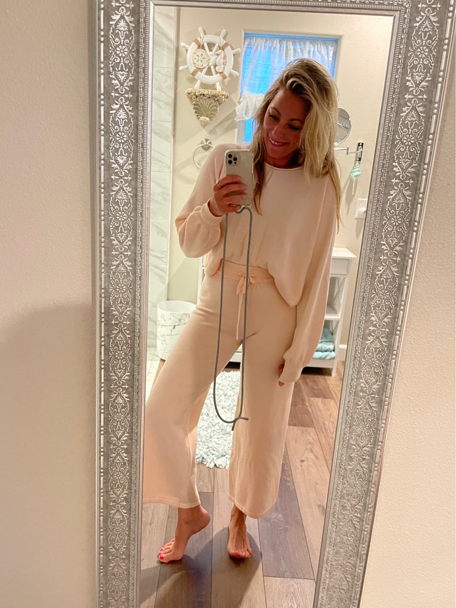 the comfiest cozies 
(size up for an oversized fit)

#LTKSeasonal #LTKstyletip #LTKtravel