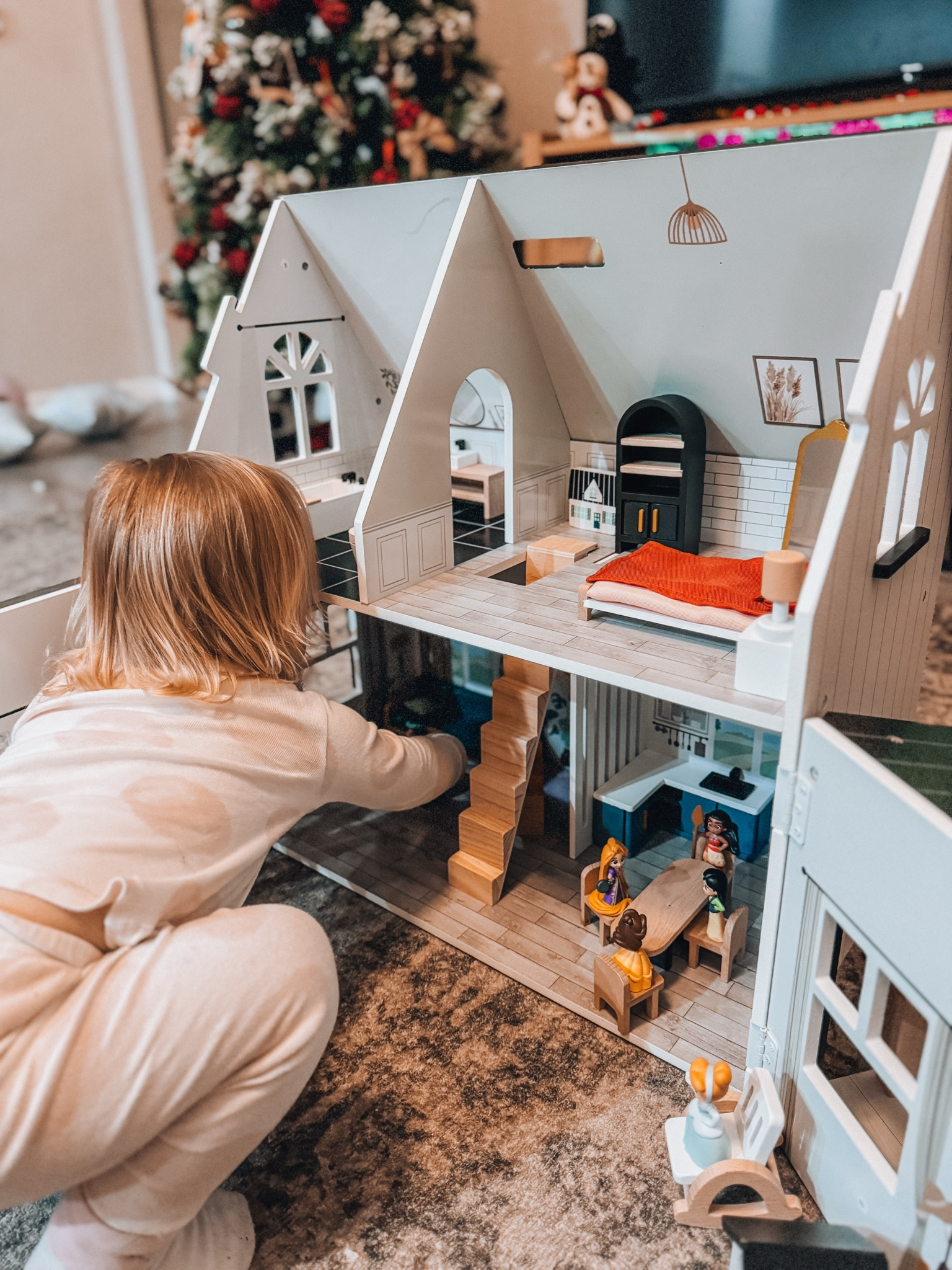 Baby girl got the cutest farmhouse dollhouse for her birthday! Sam’s club coming in clutch with this 😍

Dollhouse, modern dollhouse, farmhouse dollhouse, toddler dollhouse, wood dollhouse, Sam’s club deals 

#LTKFindsUnder50 #LTKKids #LTKFamily