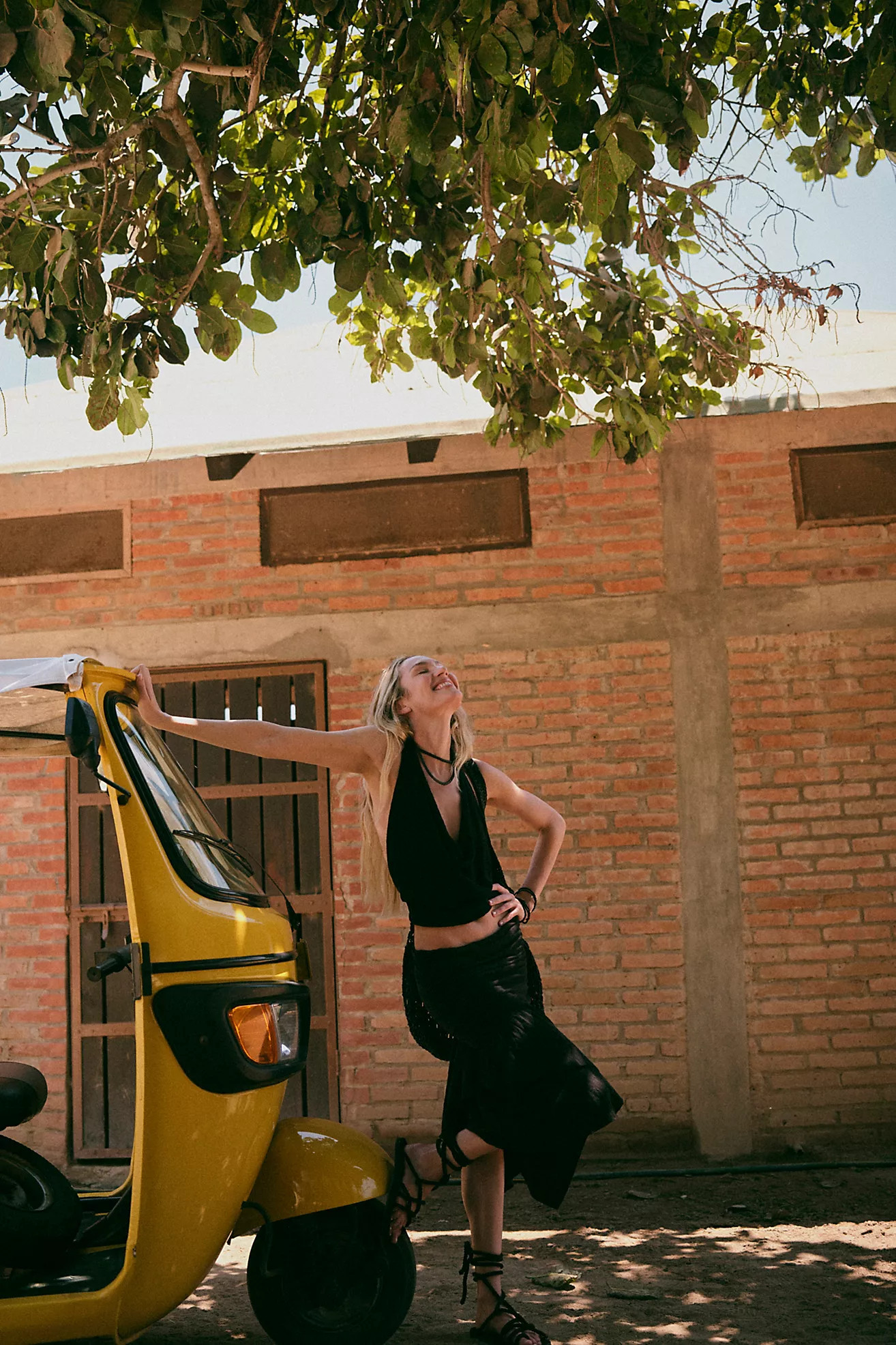 Pull dos nu à encolure halter Iris | Free People FR