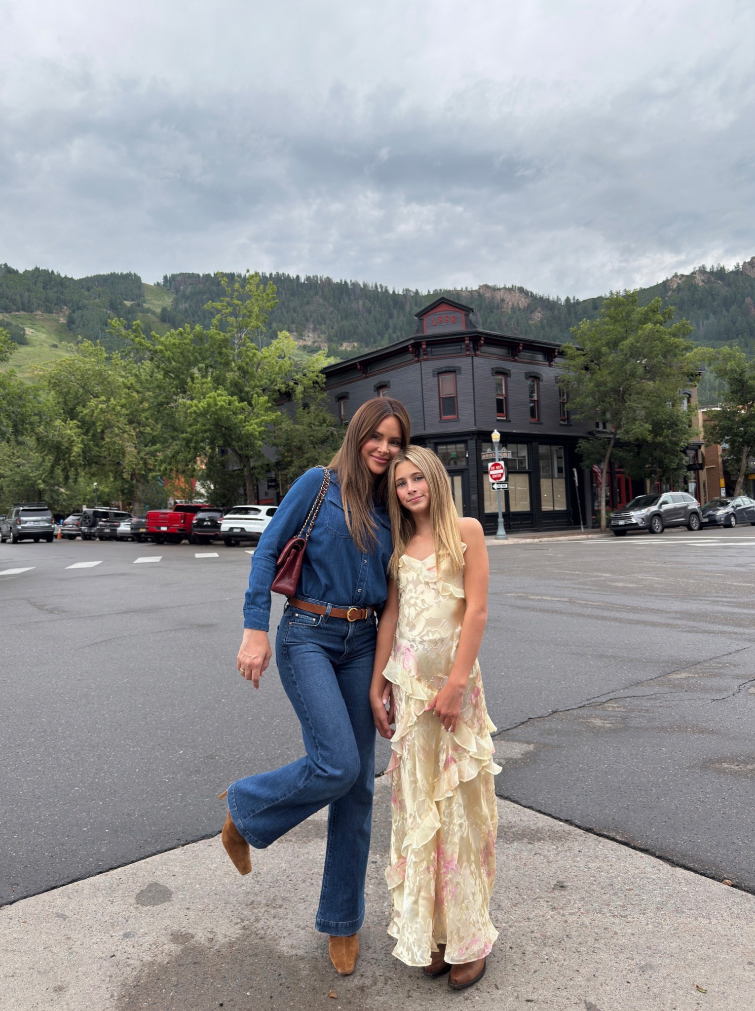 Aspen ootn 🌳

#LTKSeasonal #LTKStyleTip #LTKFindsUnder50