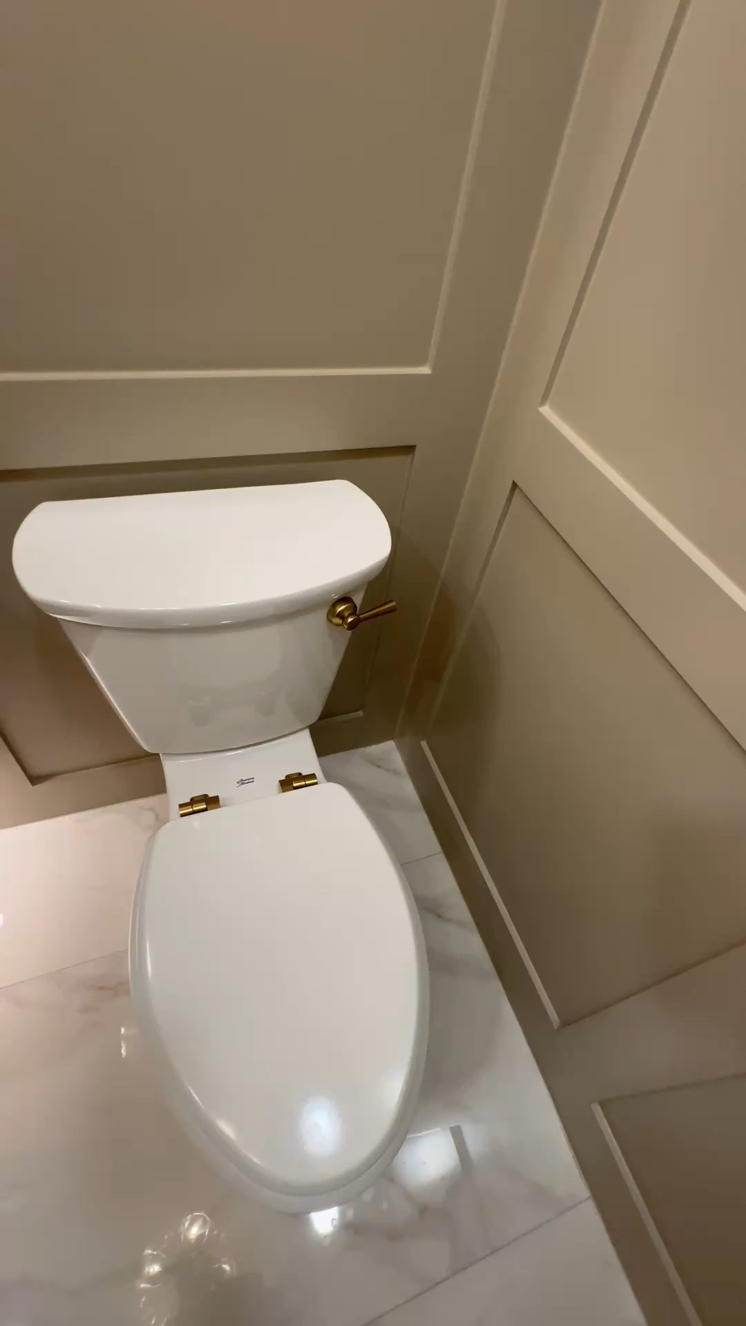 Details ✨
.
Did you know you could switch these out on your toilets? 🚽
🫶🏾
These are universal and work for left or right hand flush!! 
Pay attention to that when ordering levers 😉


#LTKHome